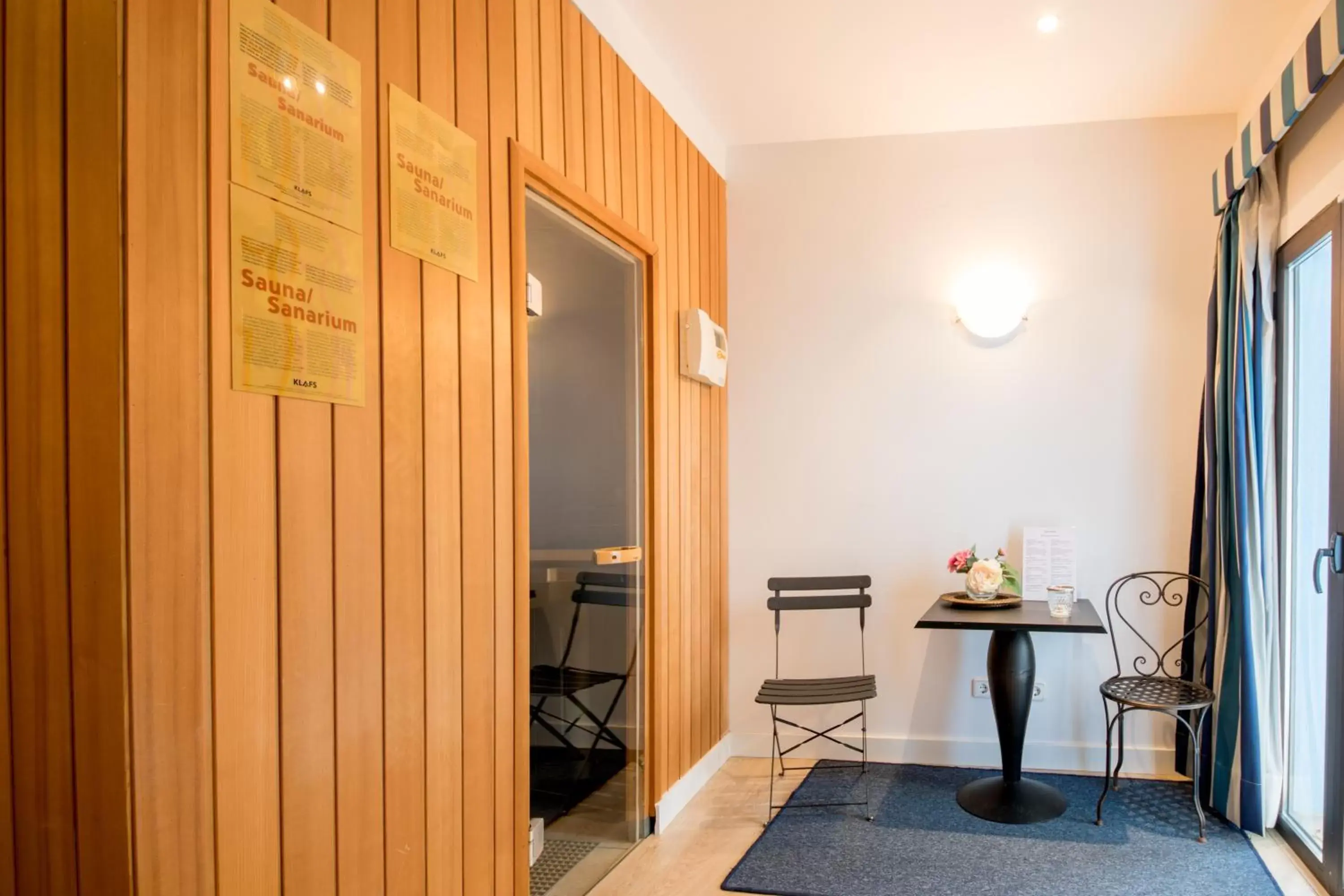 Sauna, Dining Area in Los Geranios