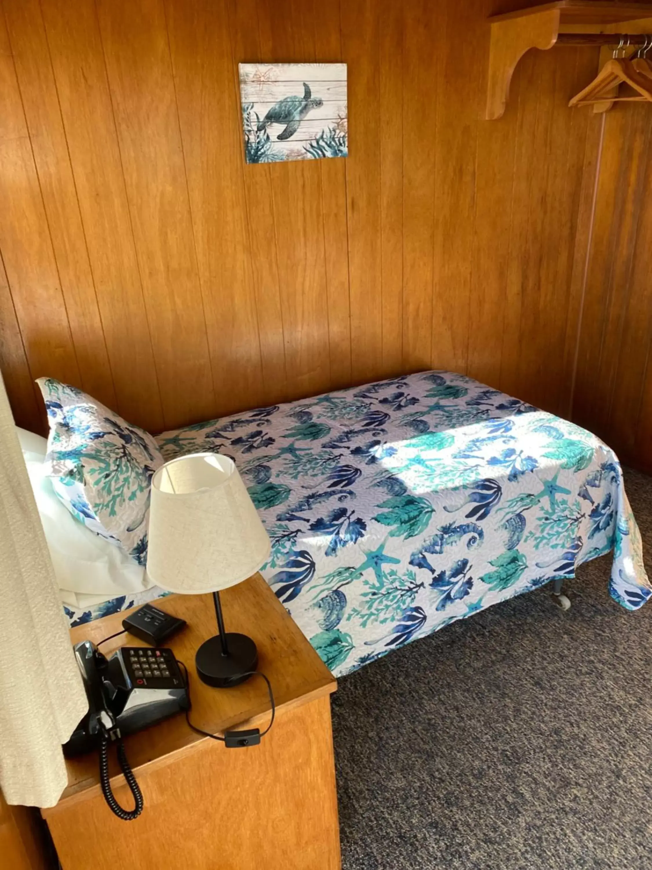 Bed in Curley's Resort & Dive Center