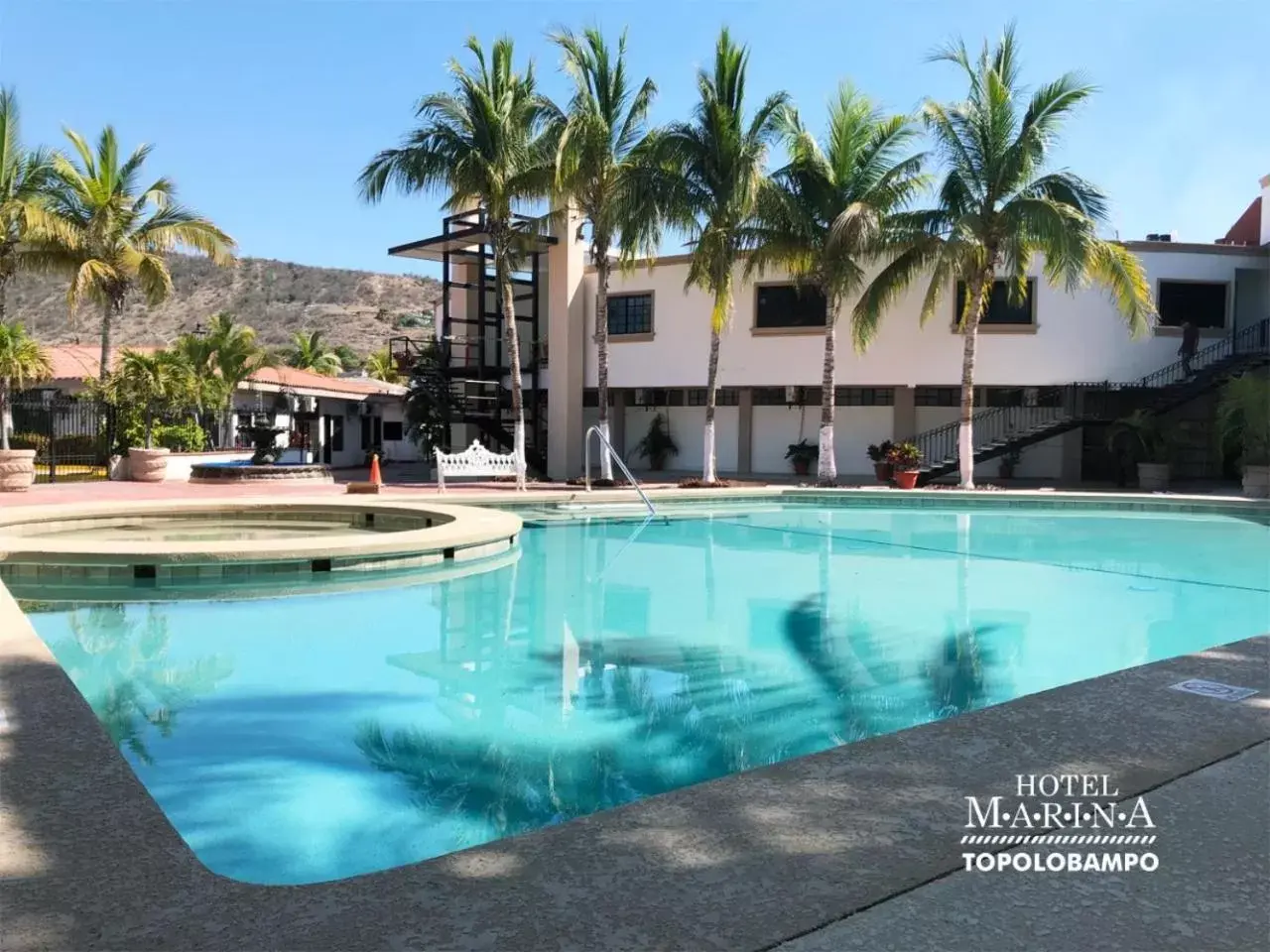 Swimming Pool in Hotel Marina Topolobampo