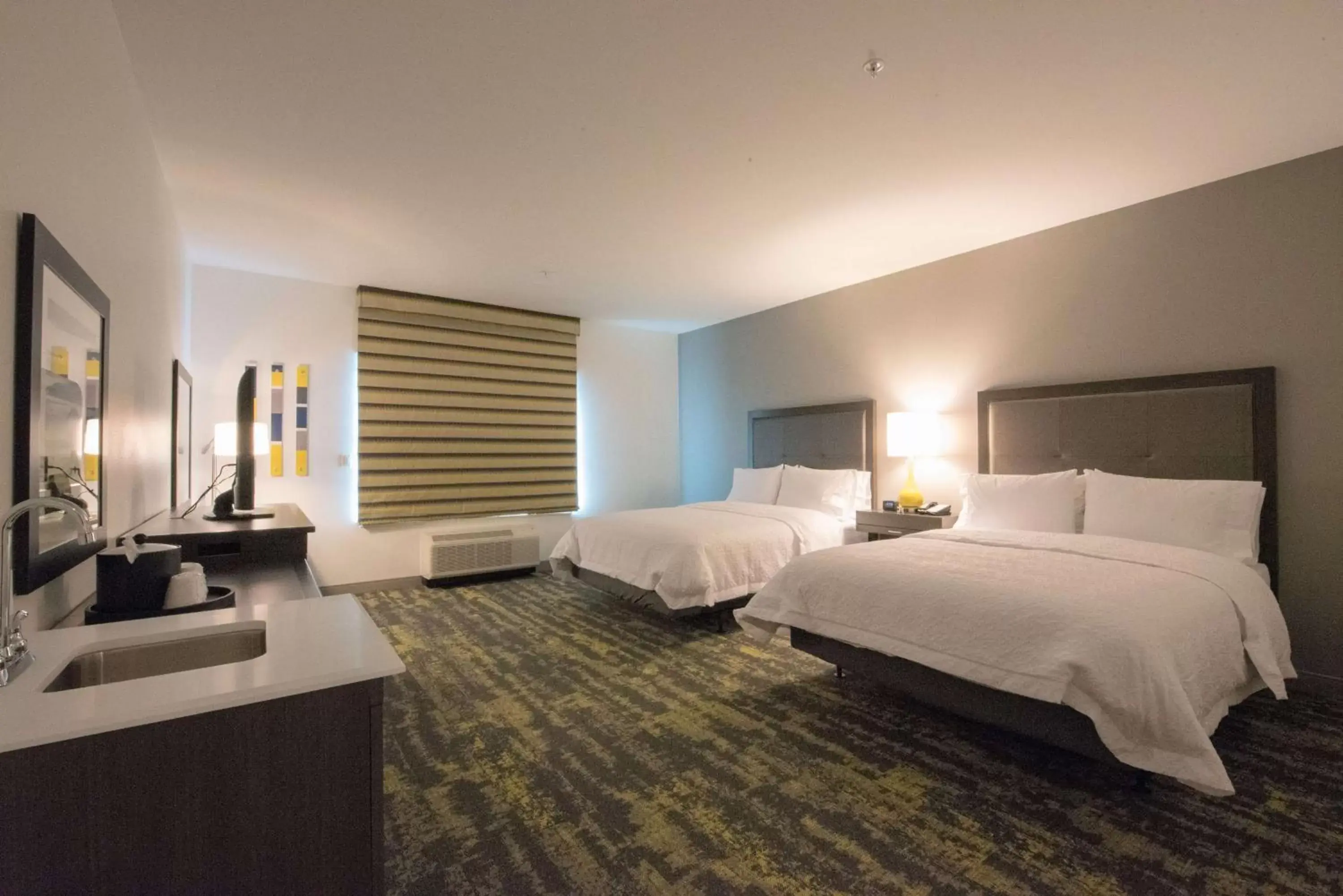 Bedroom, Bed in Hampton Inn & Suites Irvine/Orange County Airport