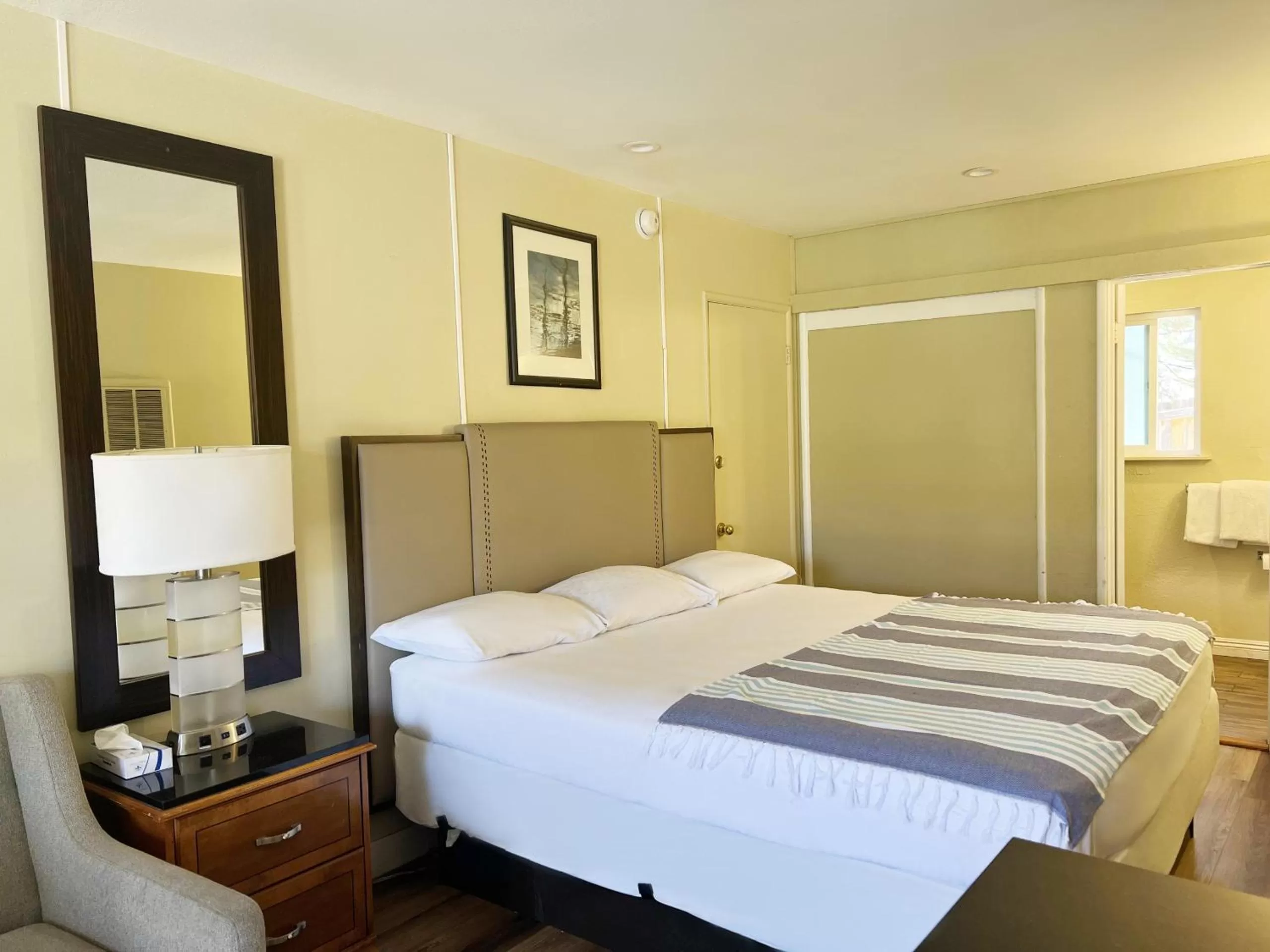 Bedroom in OMEO Suites Big Bear