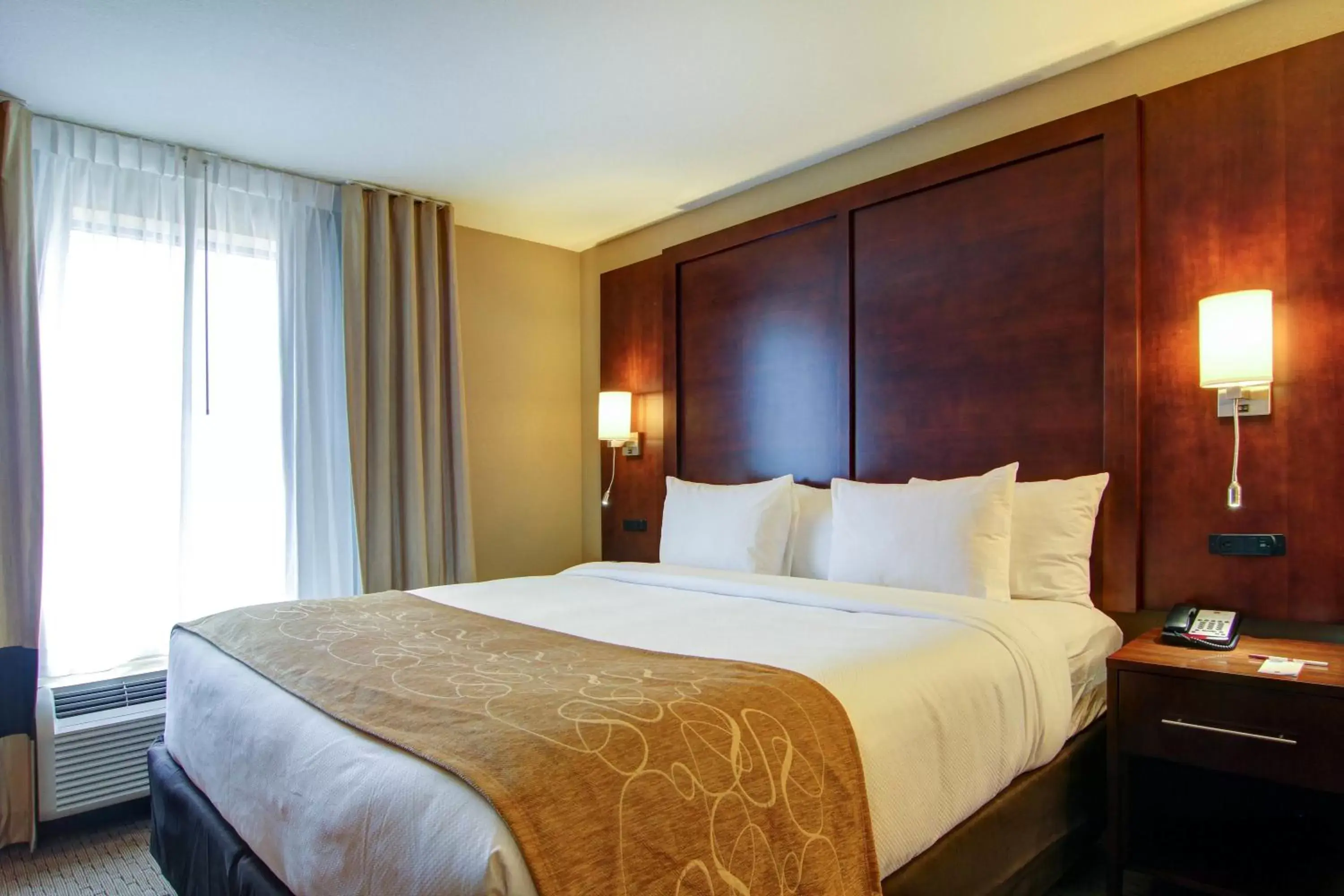 Bed in Comfort Suites Carlsbad