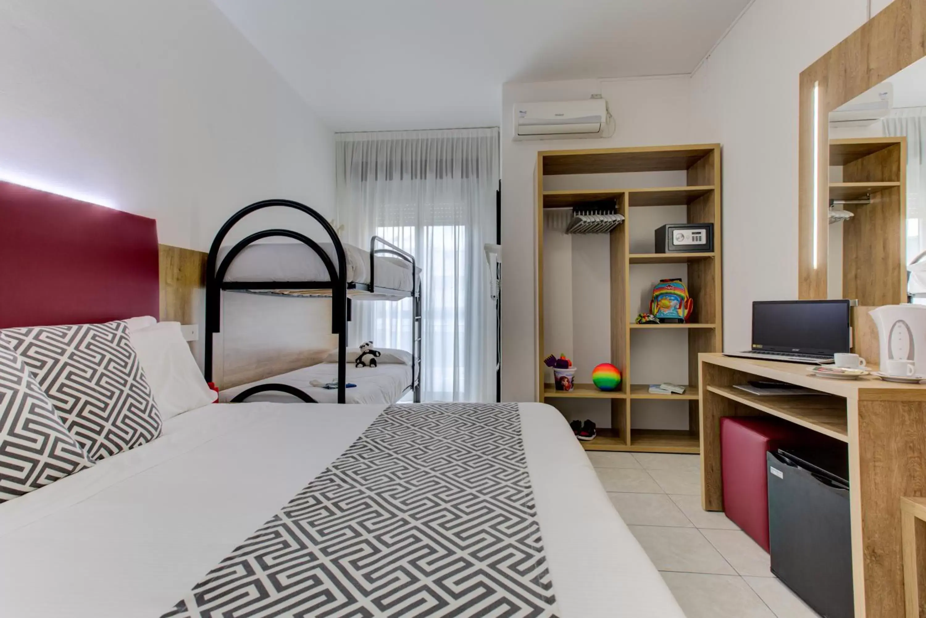 Communal lounge/ TV room, Bed in Hotel Grazia Riccione