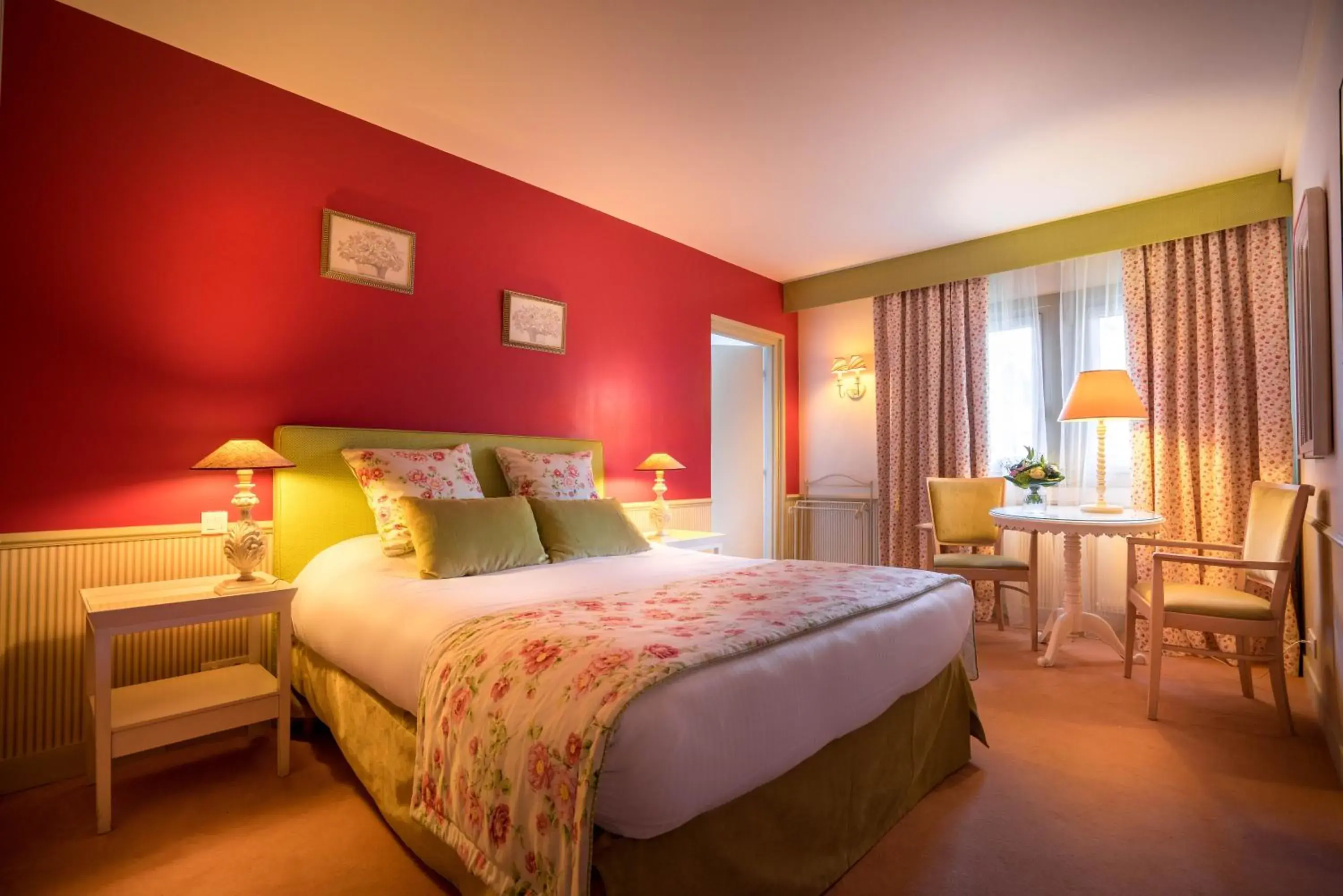 Bed in Best Western Plus Hostellerie Du Vallon Bed in Best Western Plus Hostellerie Du Vallon