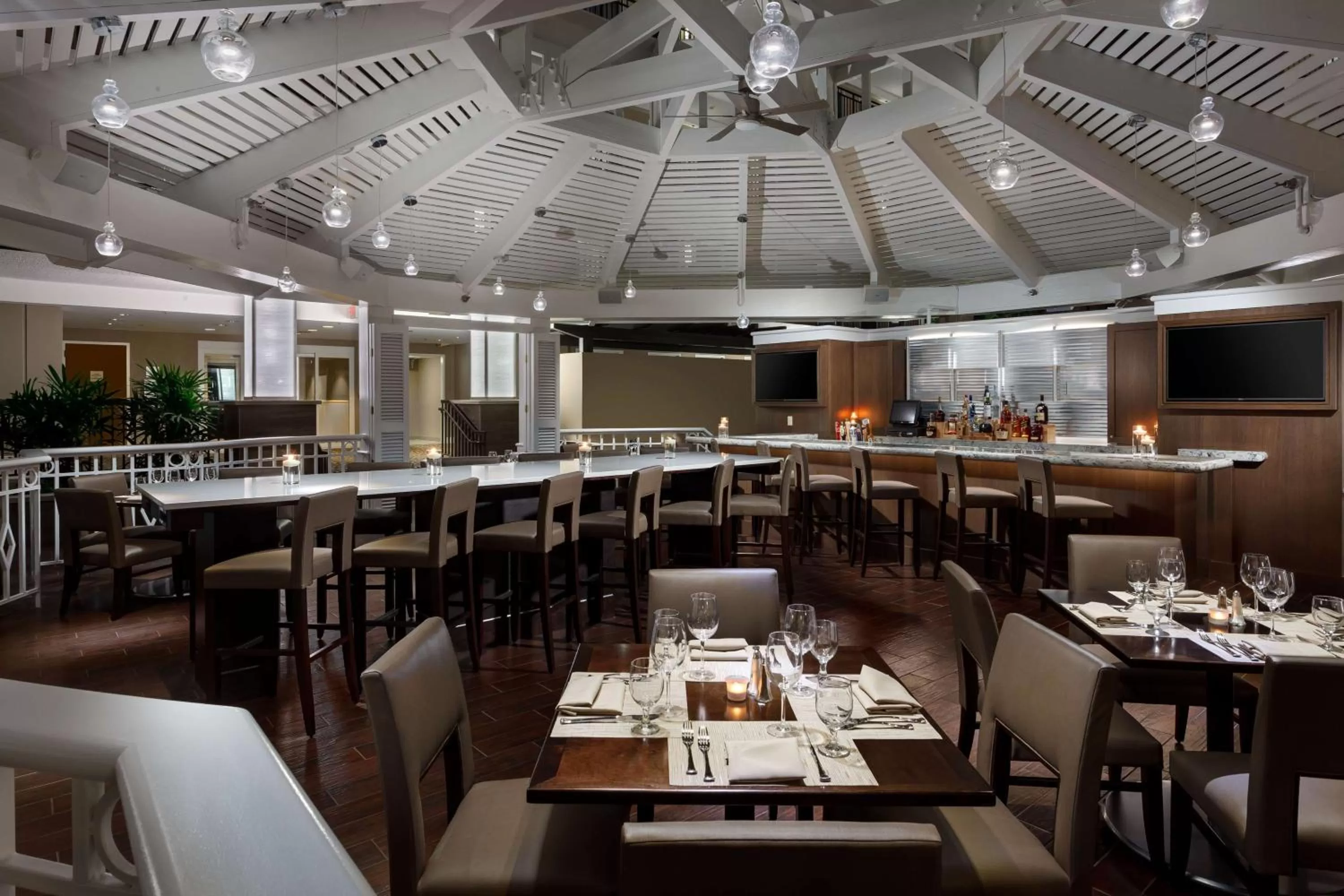 Restaurant/places to eat in Embassy Suites by Hilton Orlando Lake Buena Vista Resort