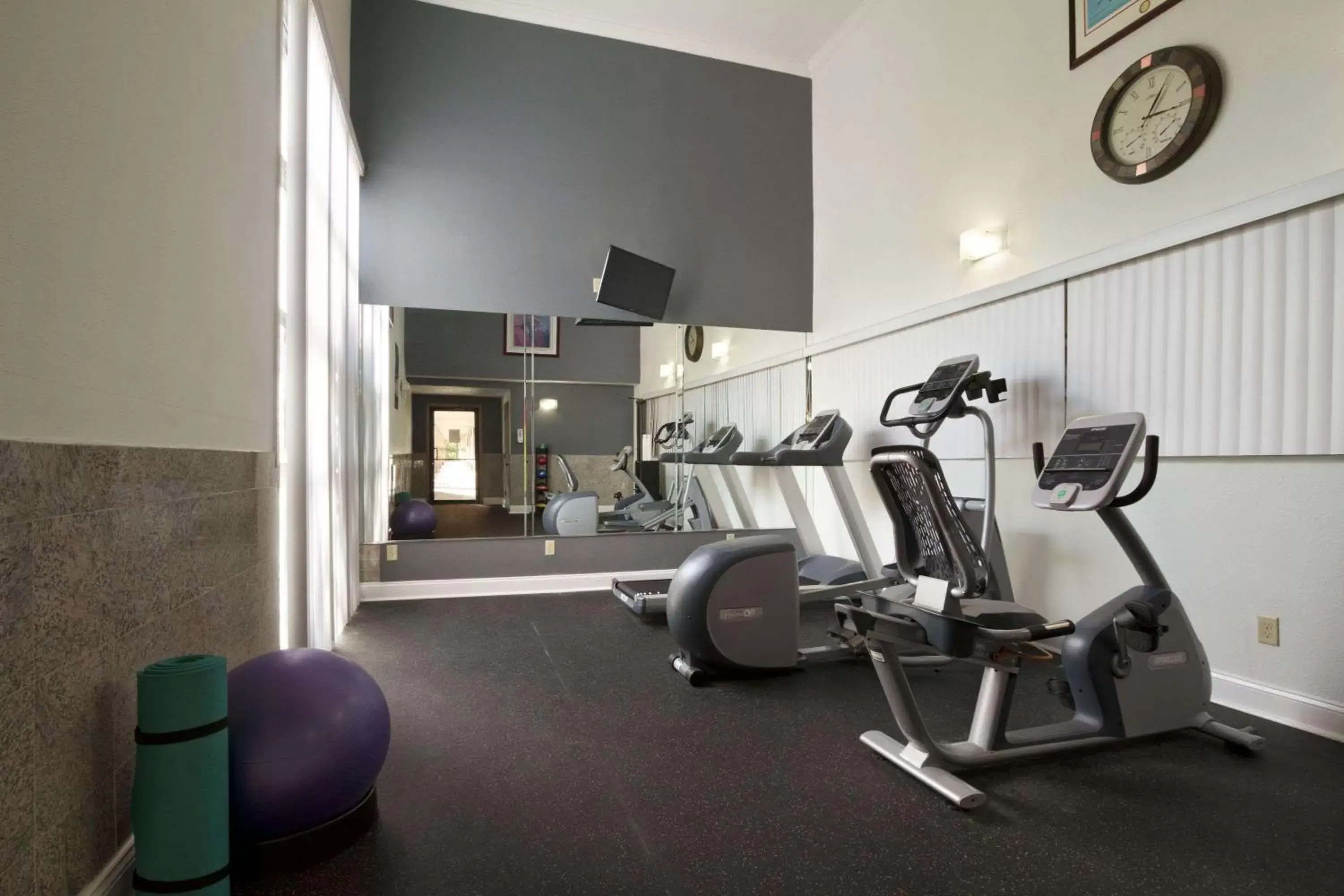 Fitness centre/facilities, Fitness Center/Facilities in Days Inn & Suites by Wyndham Tuscaloosa - Univ. of Alabama