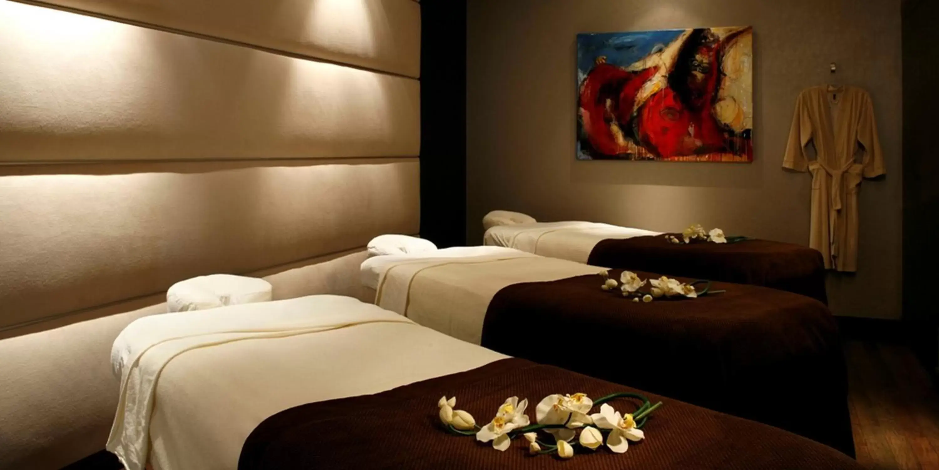 Spa and wellness centre/facilities, Bed in Warwick Le Crystal - Montréal