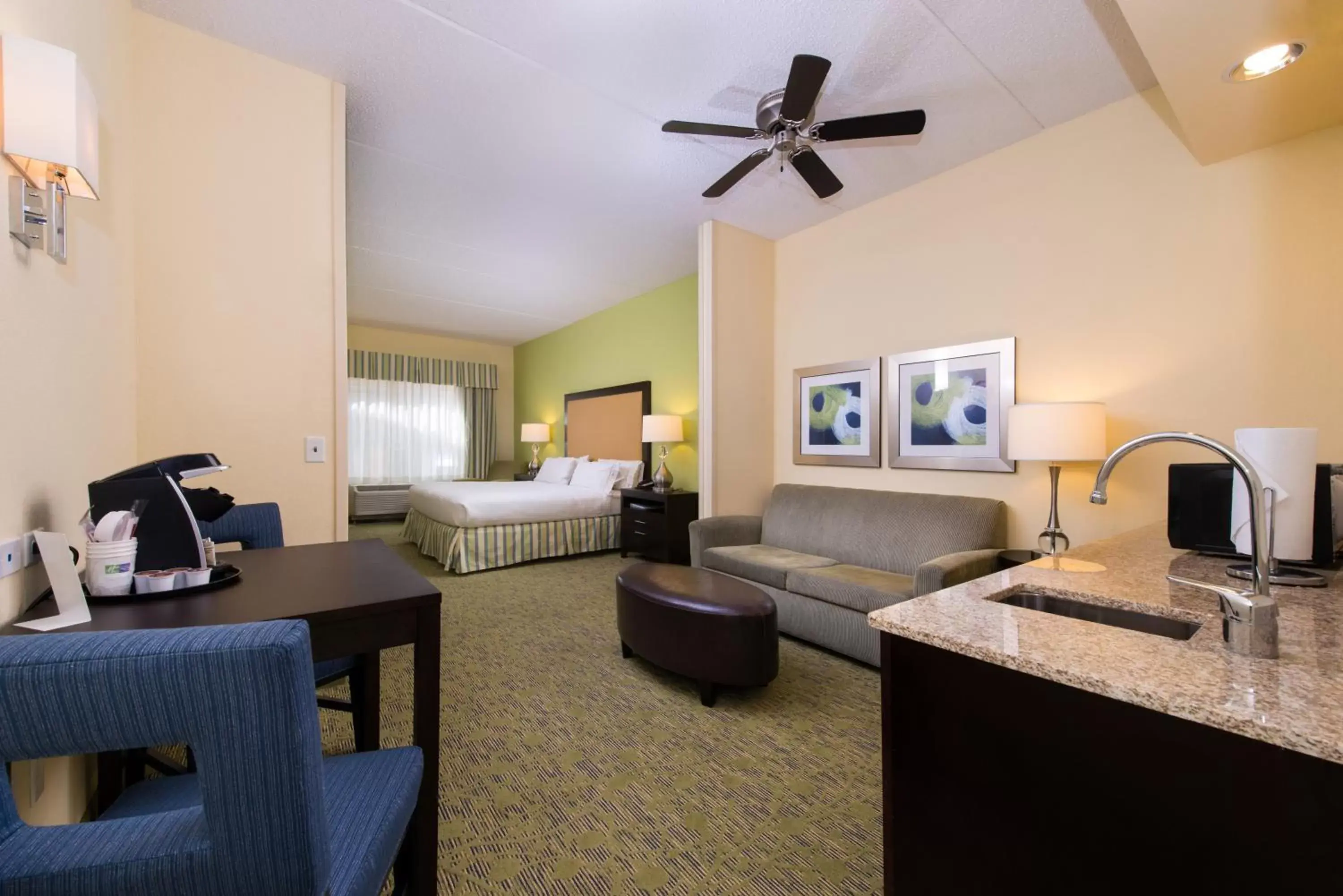 Photo of the whole room, Seating Area in Holiday Inn Express and Suites Dickson City, an IHG Hotel