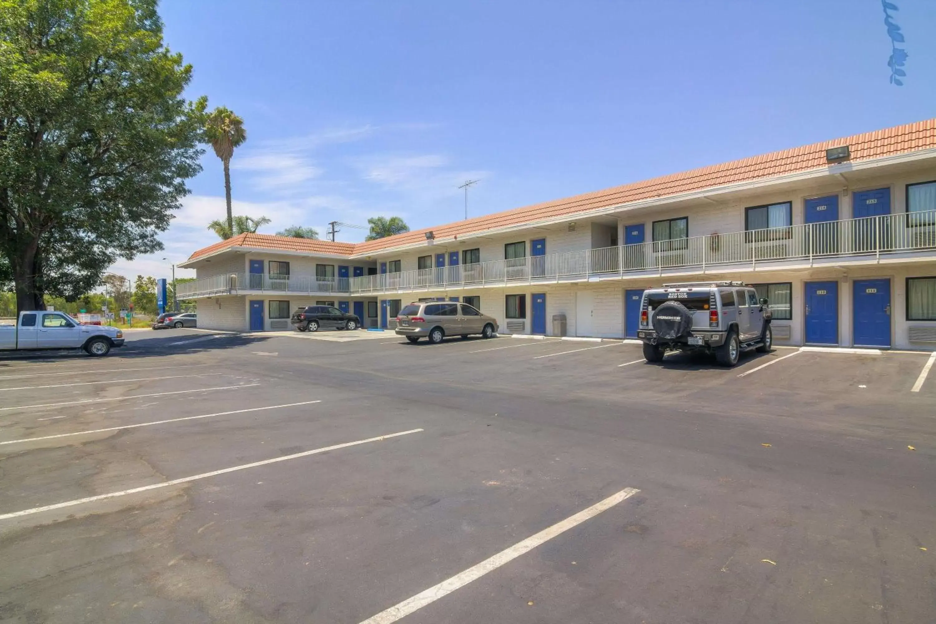 Property Building in Motel 6-Simi Valley, CA