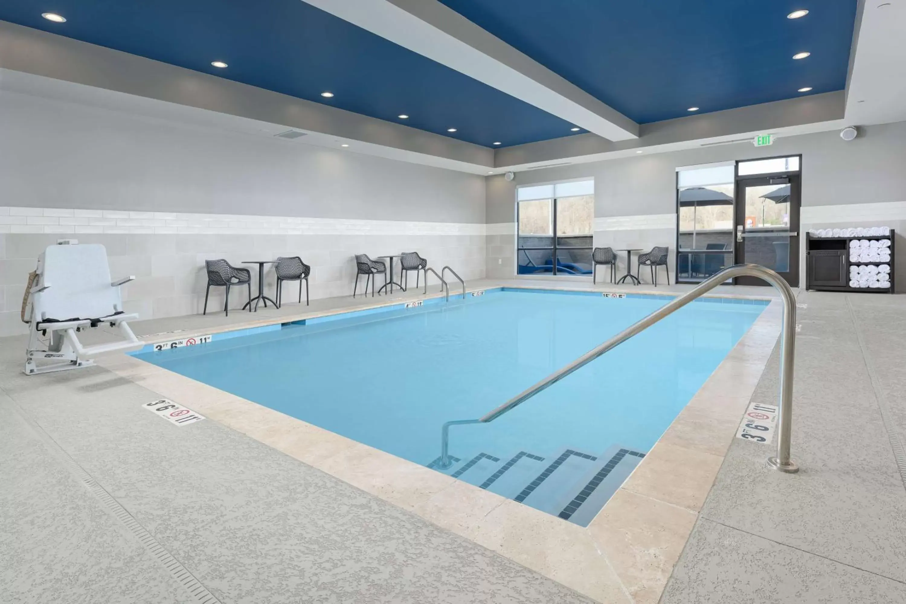 Pool view, Swimming Pool in Hampton Inn Ashland City, Tn