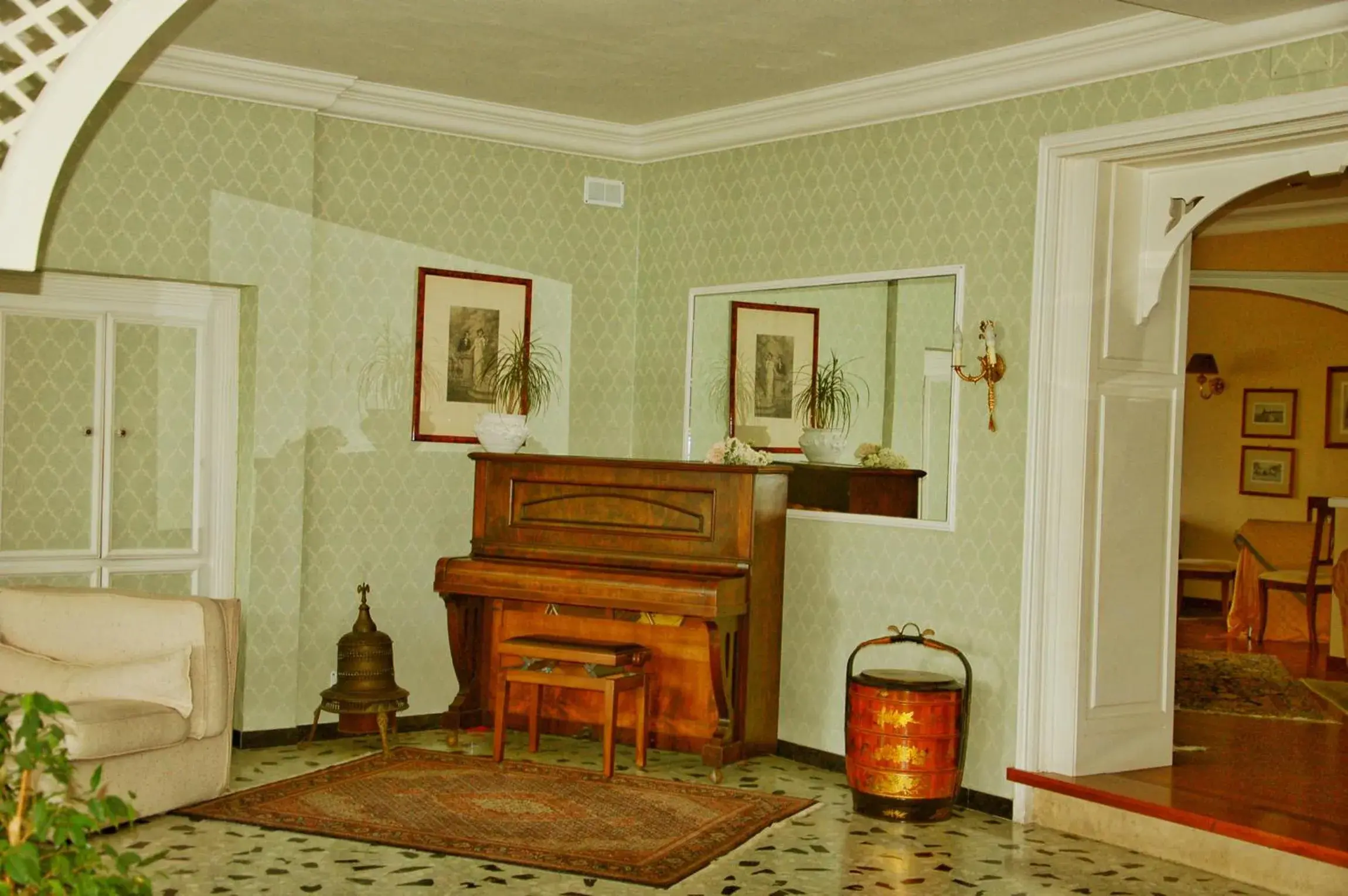 Decorative detail, Seating Area in Hotel La Culla Del Lago