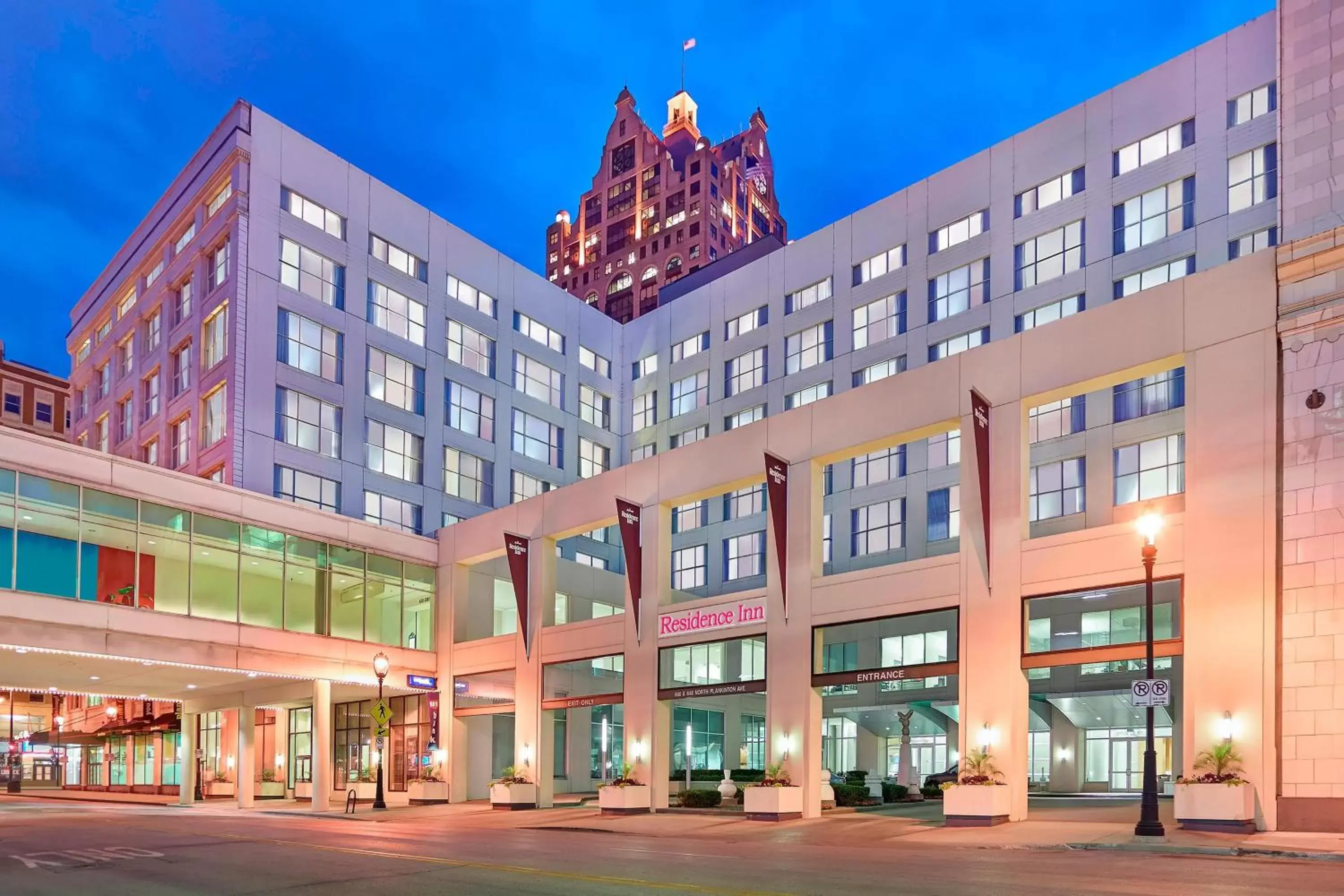 Property Building in Residence Inn Milwaukee Downtown