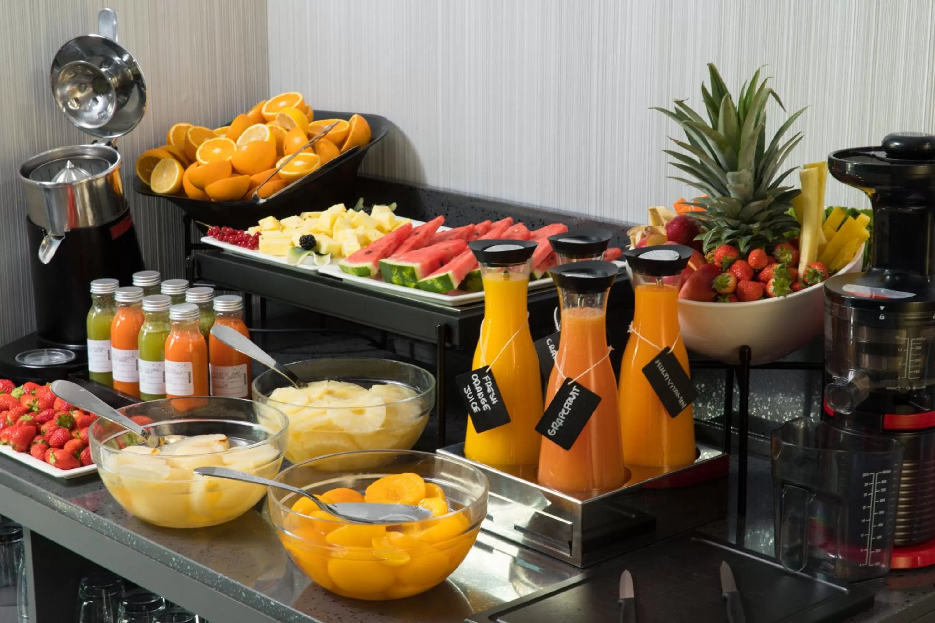Buffet breakfast in iQ Hotel Milano