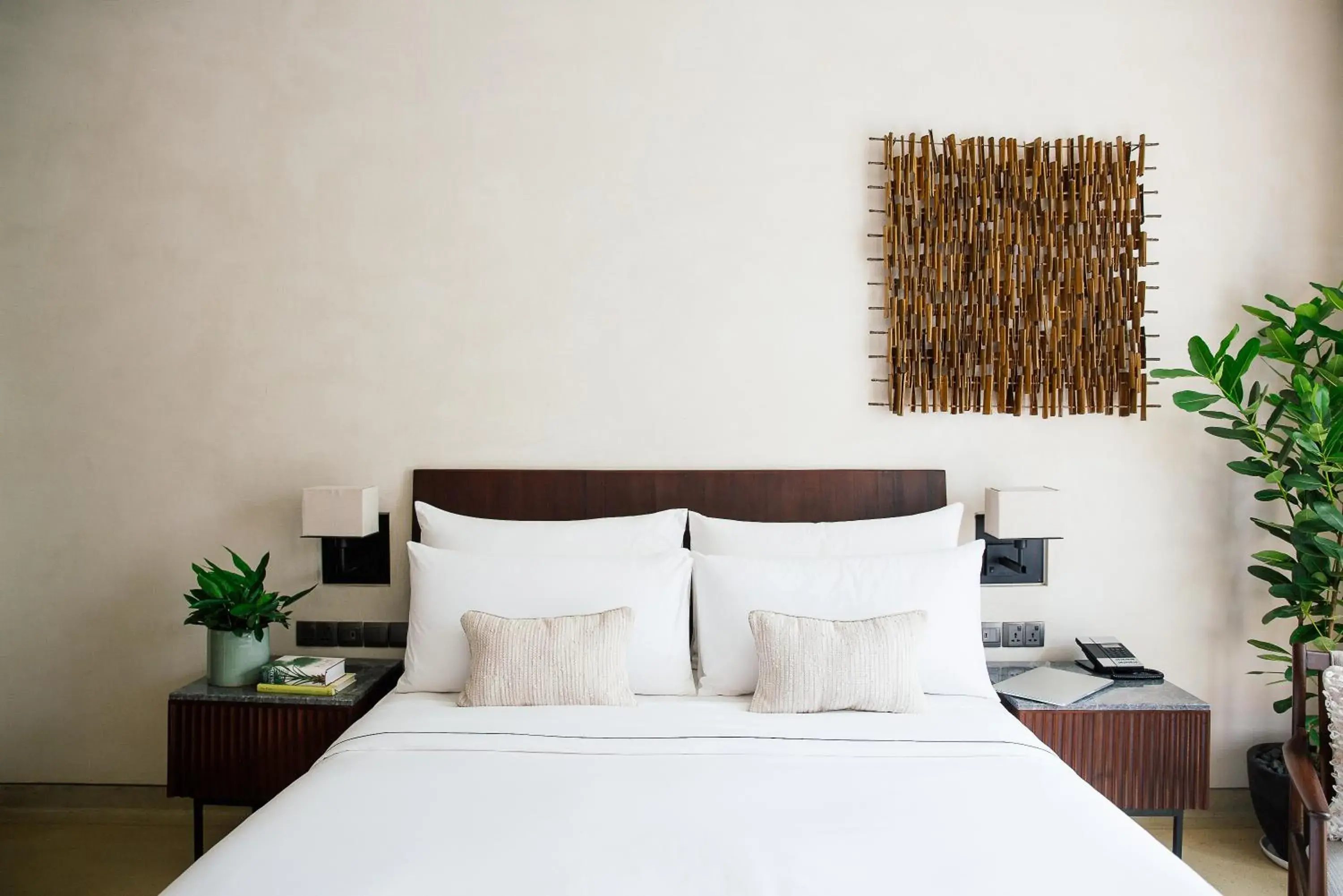 Bedroom, Bed in Treeline Urban Resort