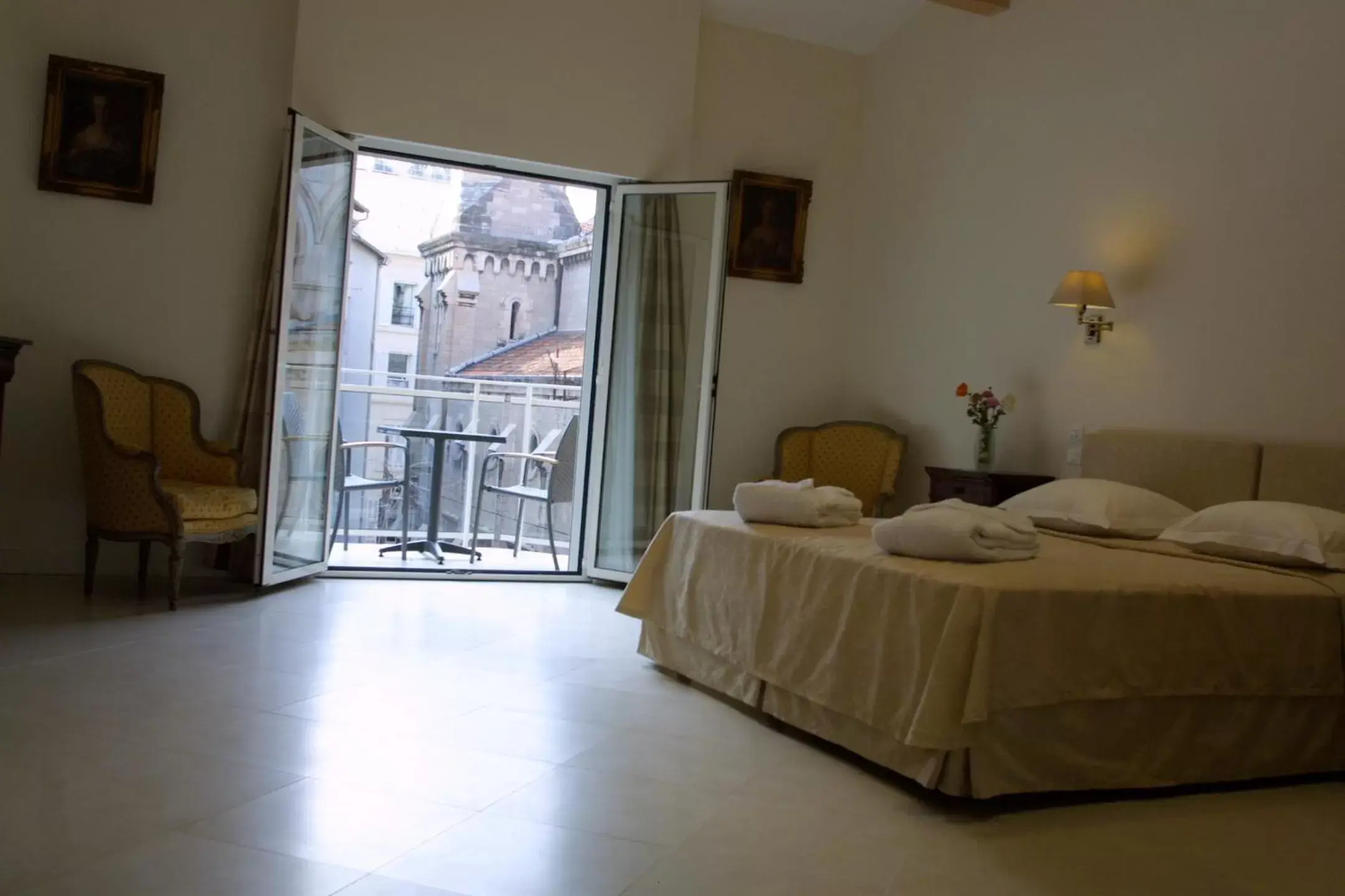 Photo of the whole room, Bed in Villa d'Estelle