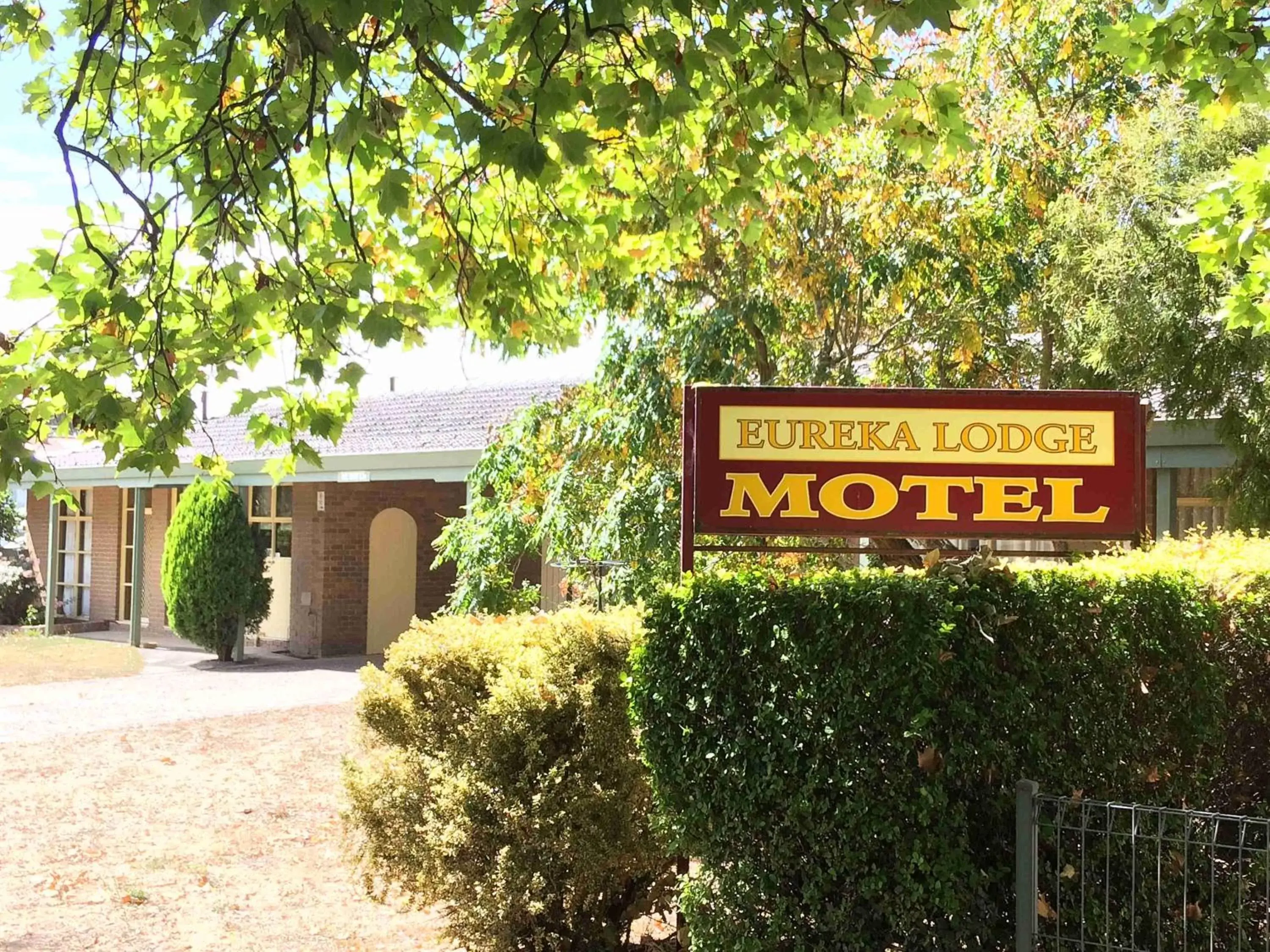 Property logo or sign, Property Building in Ballarat Eureka Lodge Motel