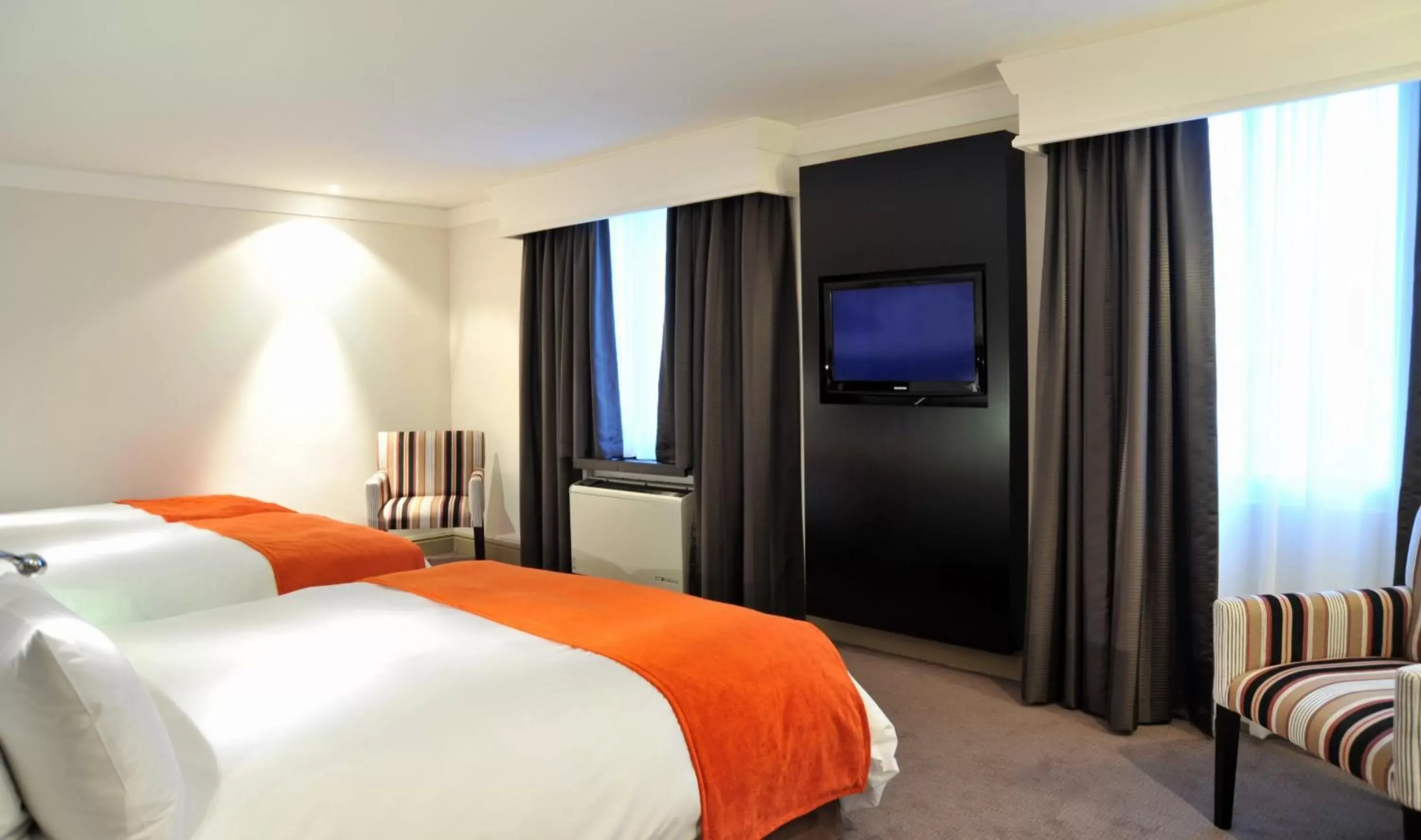 TV and multimedia, Bed in ONOMO Hotel Cape Town – Inn On The Square