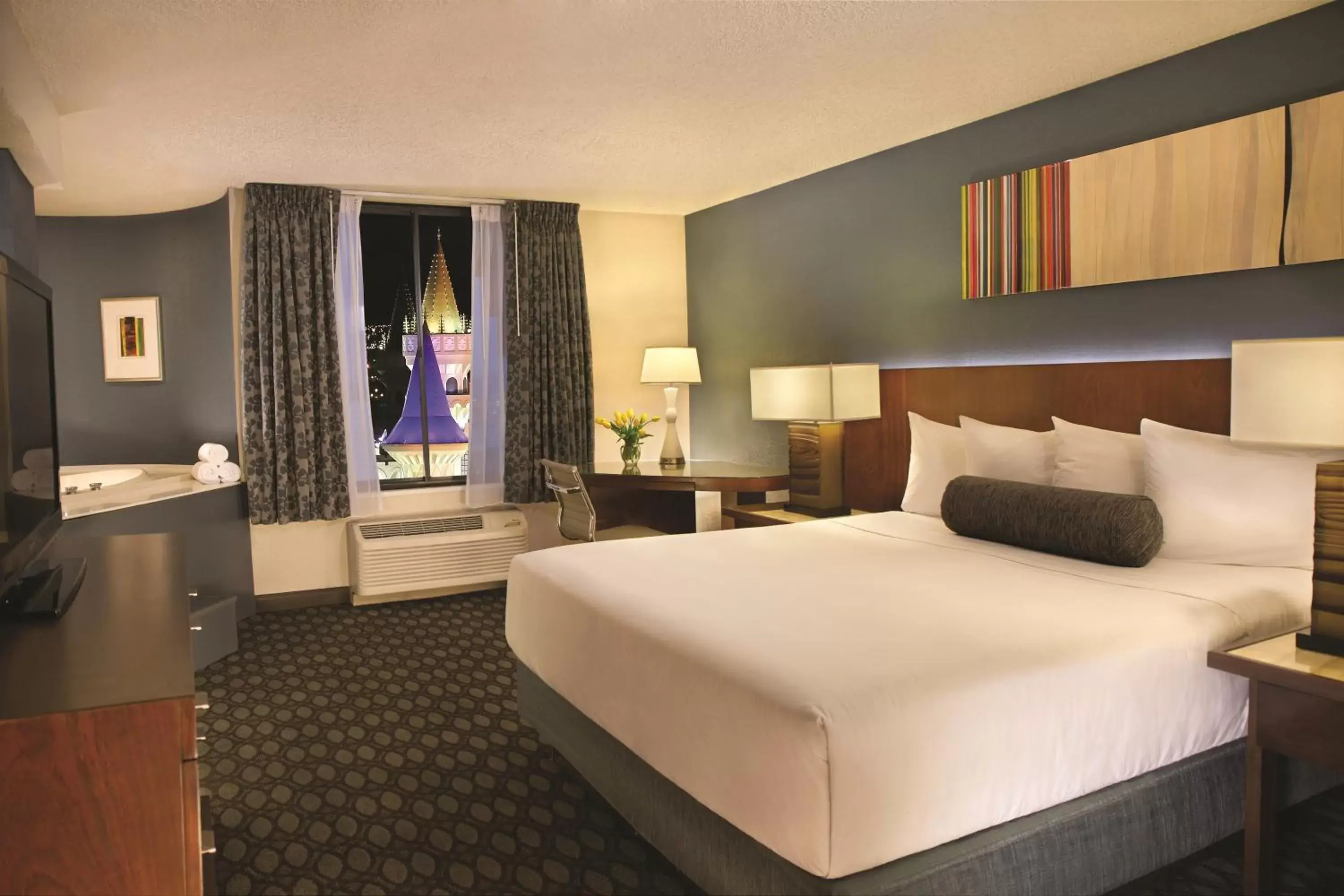 Photo of the whole room, Bed in Excalibur
