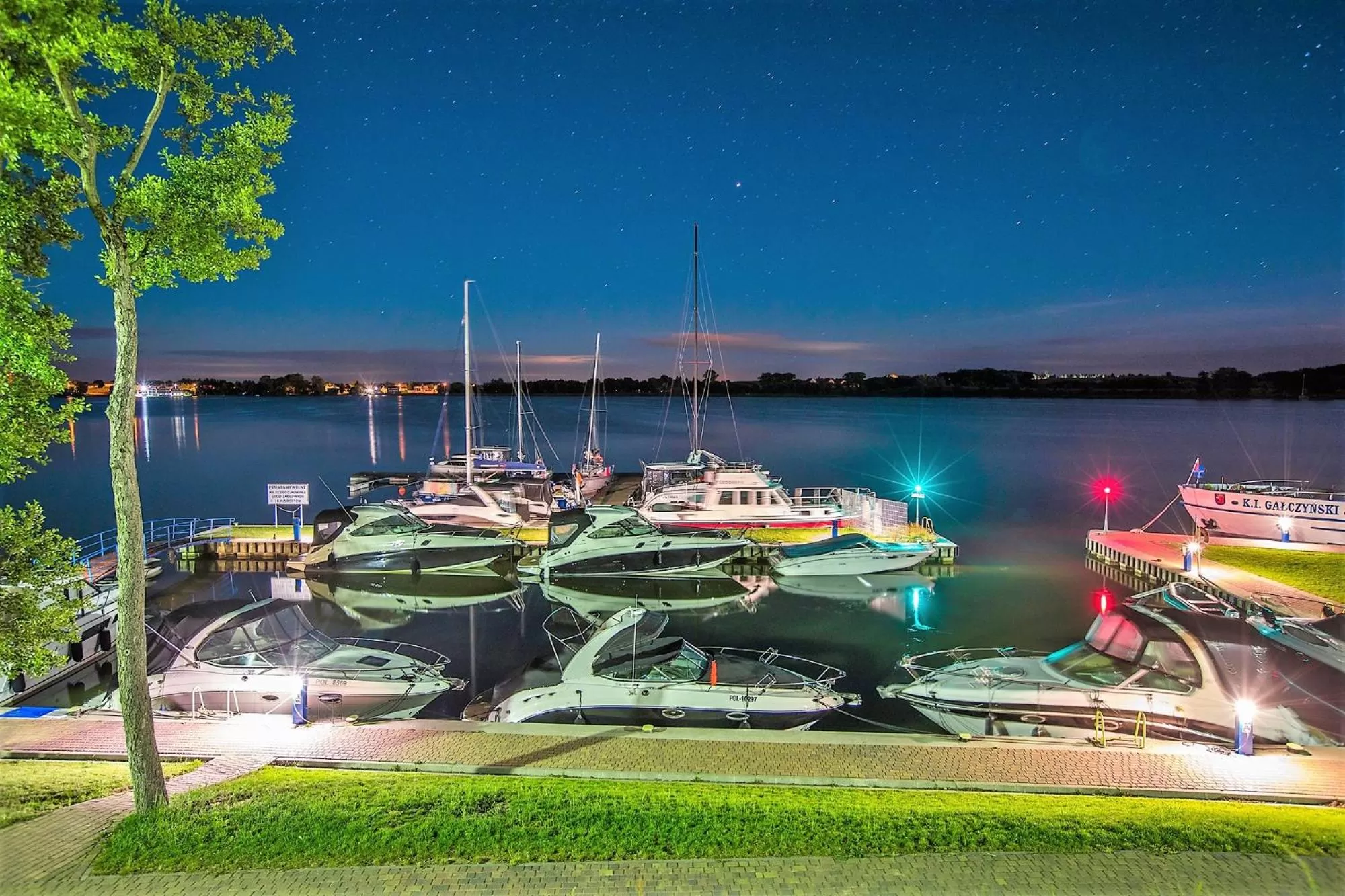 Night in Hotel Robert's Port