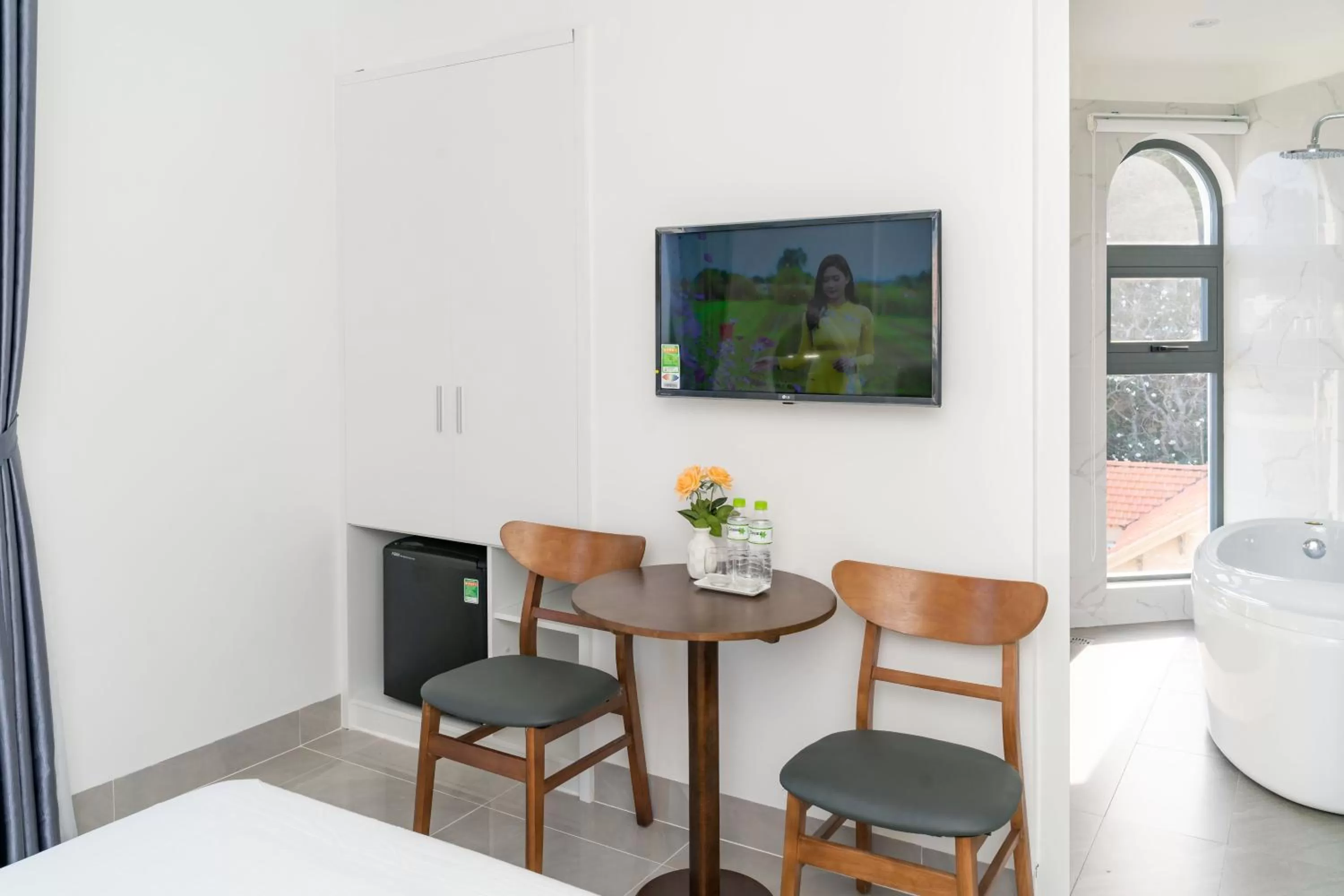 Coffee/tea facilities, Bed in Sun Hill Hotel