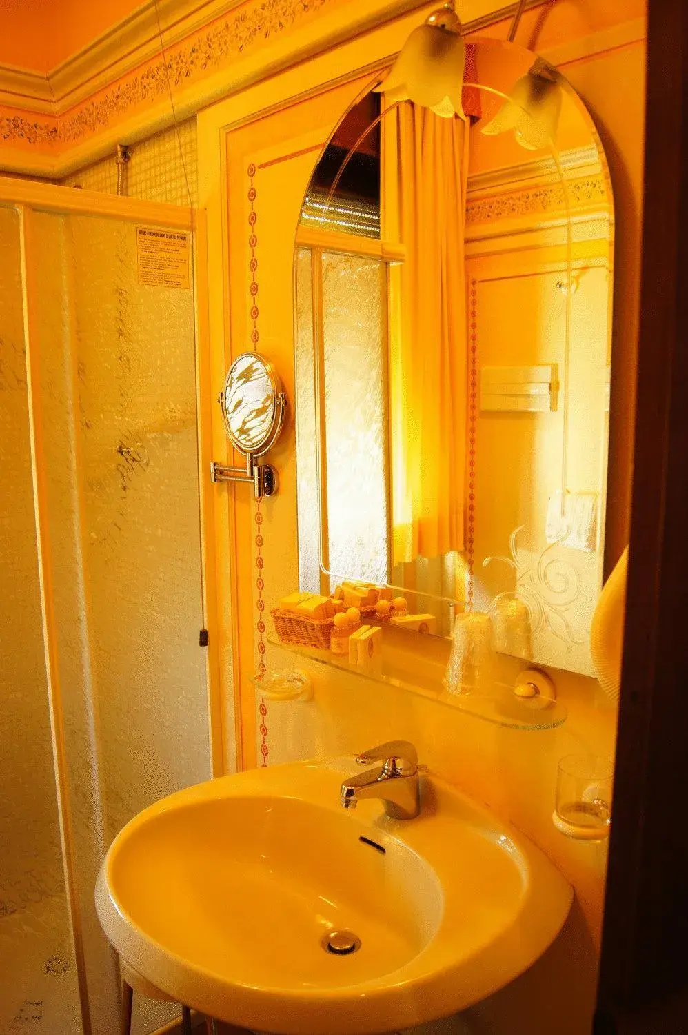 Bathroom in Hotel Lugana Parco Al Lago