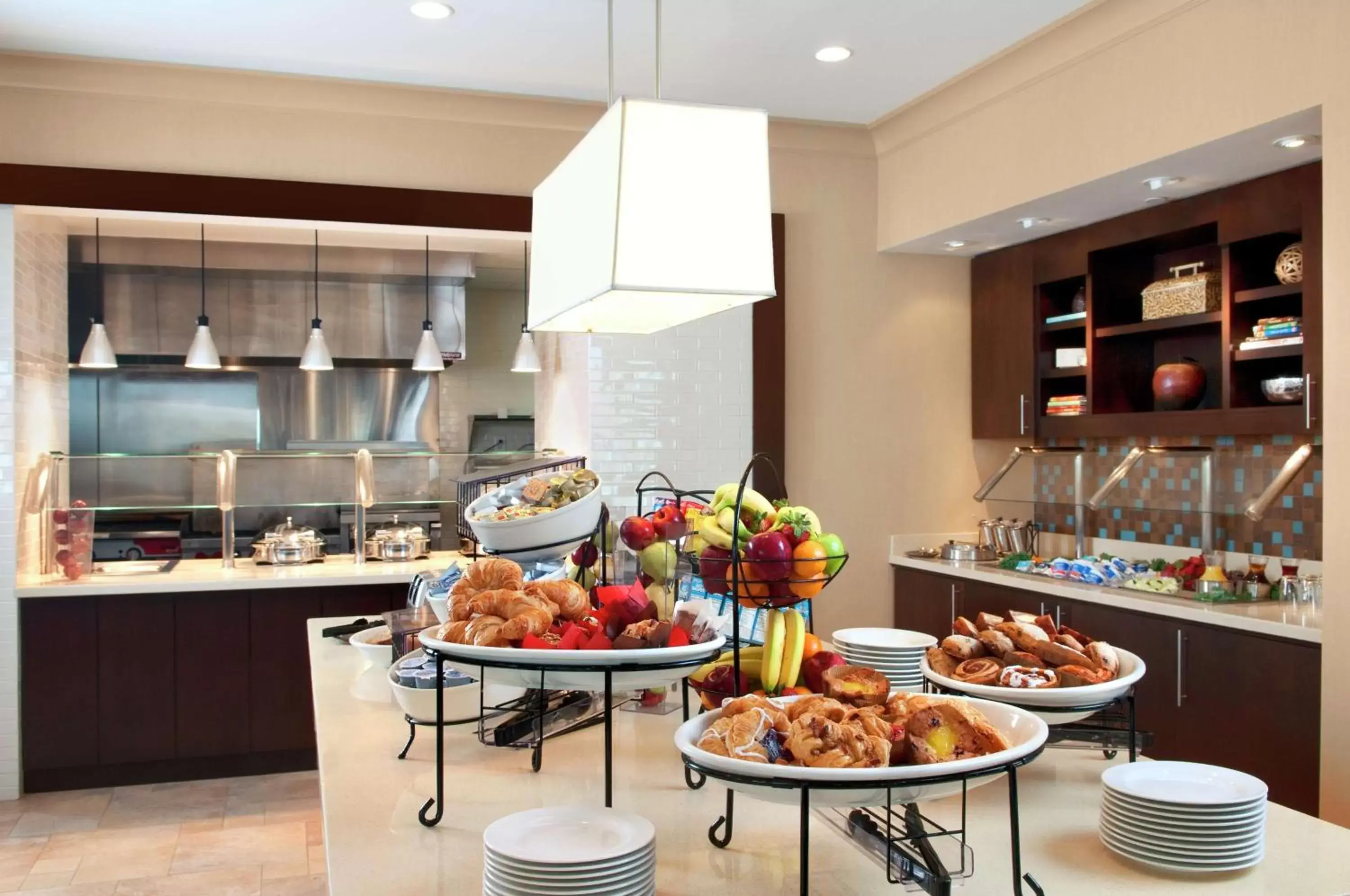 Dining area in Hilton Garden Inn Edmonton International Airport