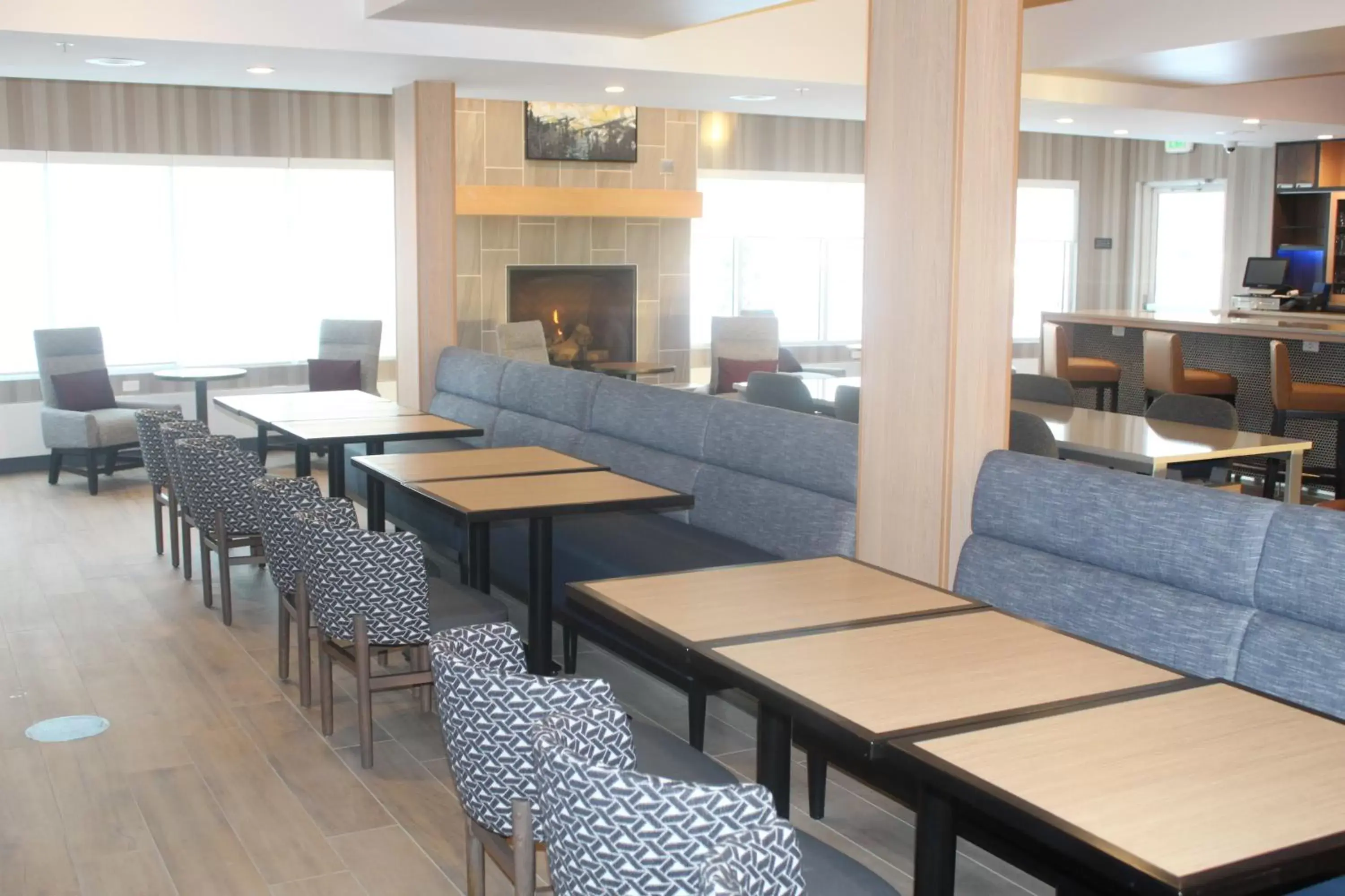 Restaurant/places to eat, Lounge/Bar in Hyatt Place Fairbanks