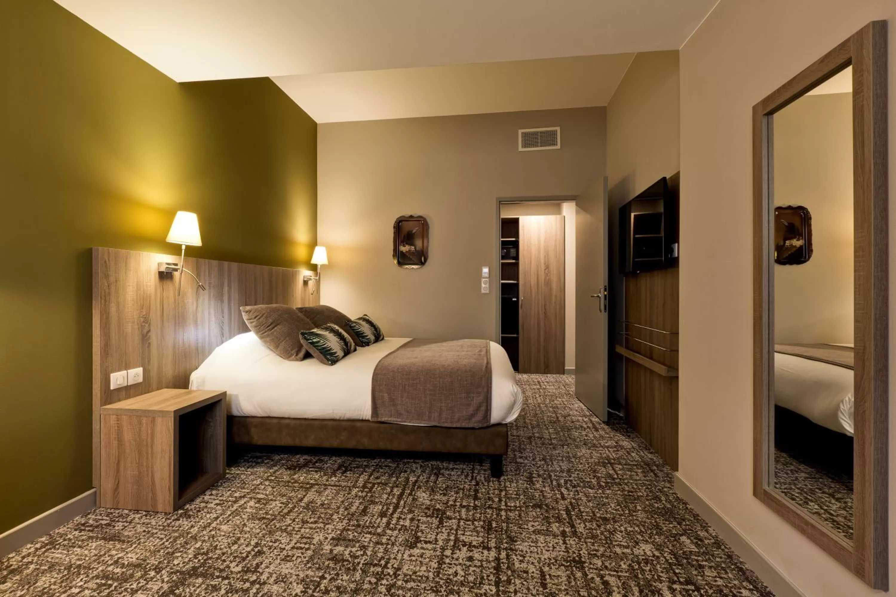 Bed in Best Western Crequi Lyon Part Dieu