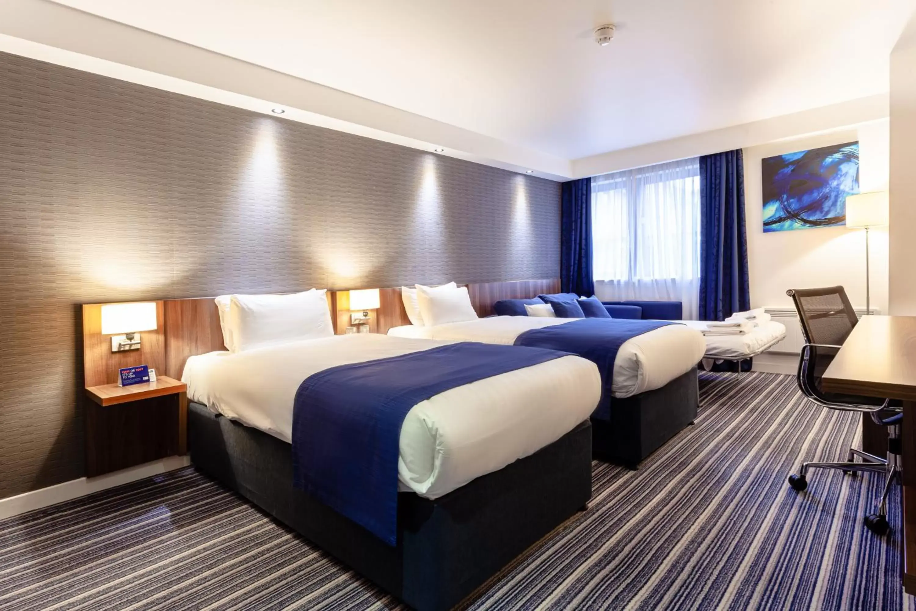 Photo of the whole room, Bed in Holiday Inn Express Edinburgh Airport, an IHG Hotel