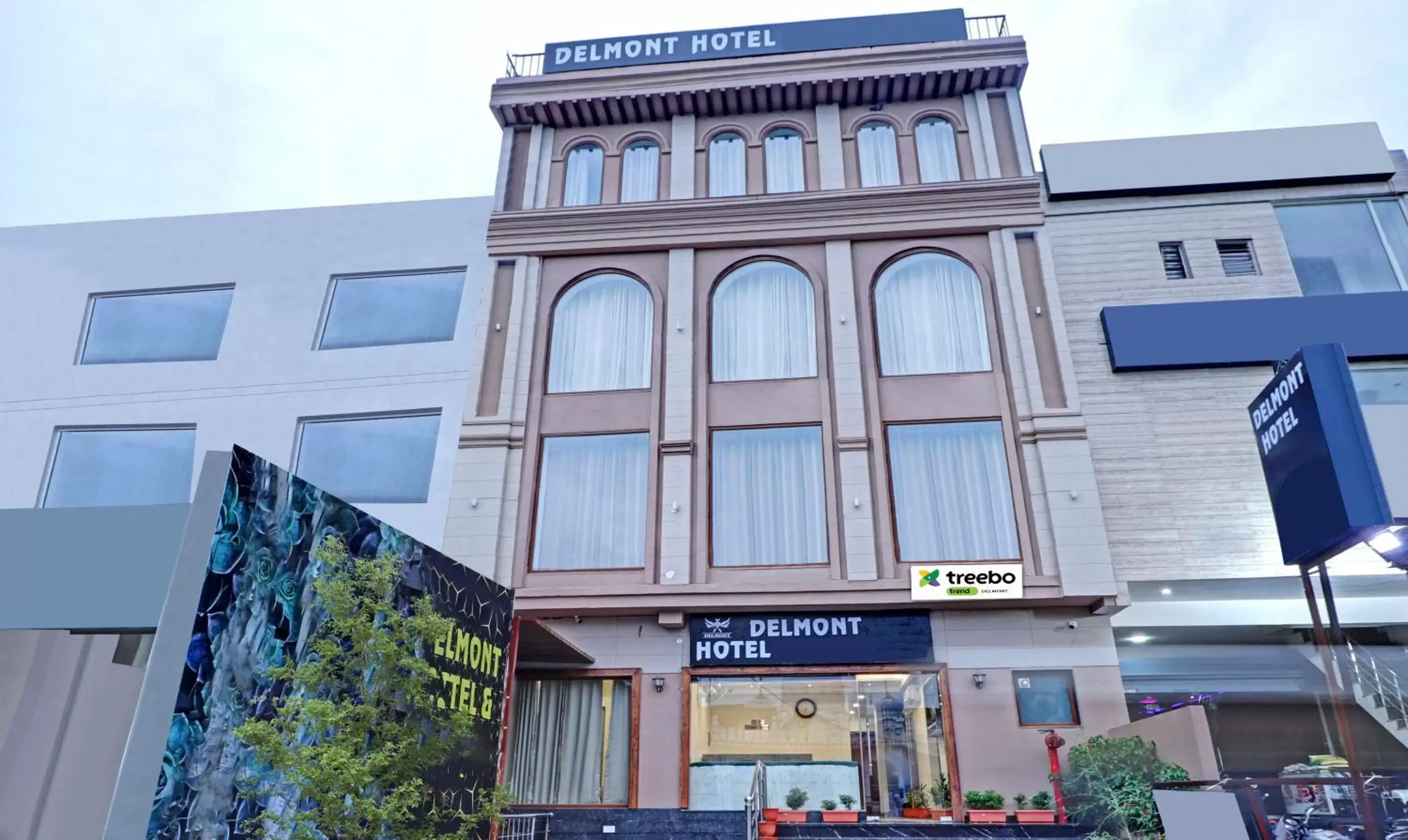 Property building in Treebo Delmont Property building in Treebo Delmont