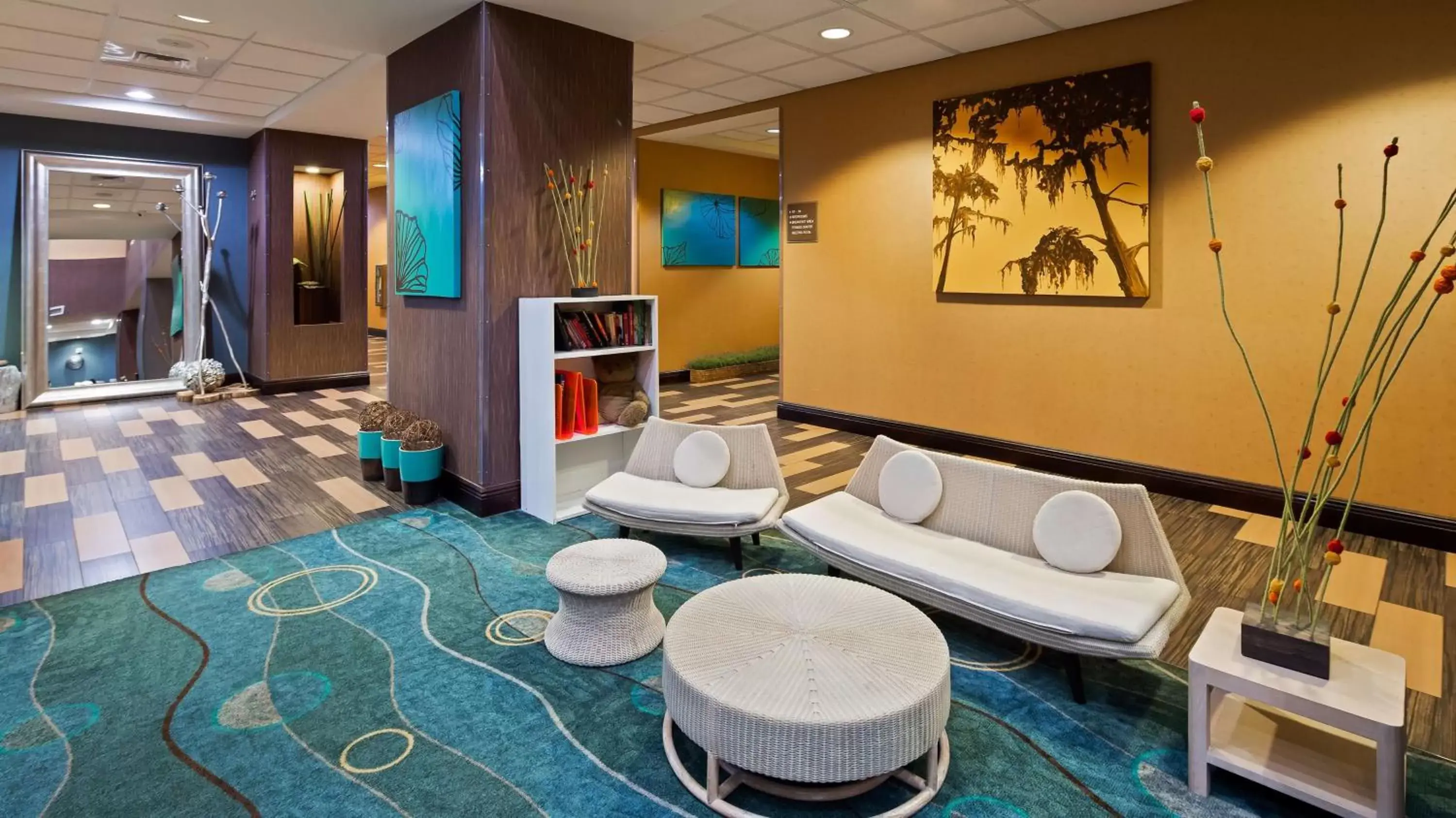 Lobby or reception in Best Western Plus Chain of Lakes Inn & Suites