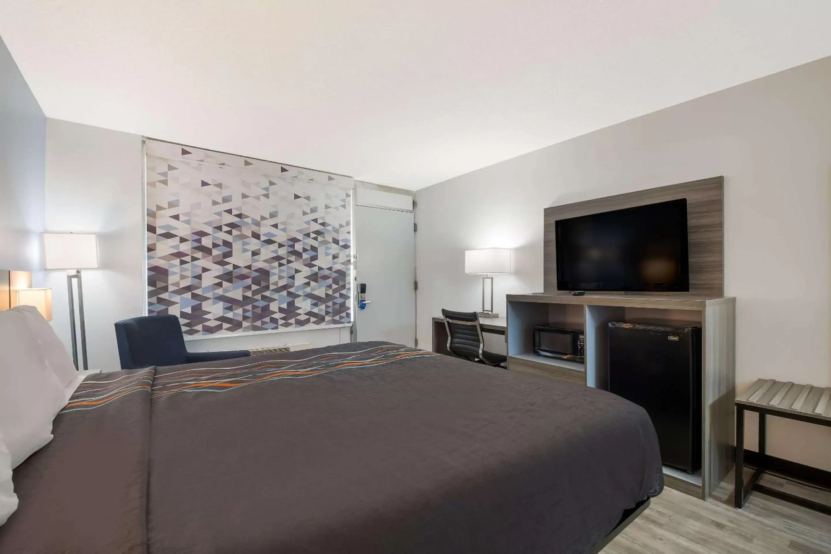 Bedroom, Bed in Rodeway Inn Cleveland TN I-75 Bedroom, Bed in Rodeway Inn Cleveland TN I-75