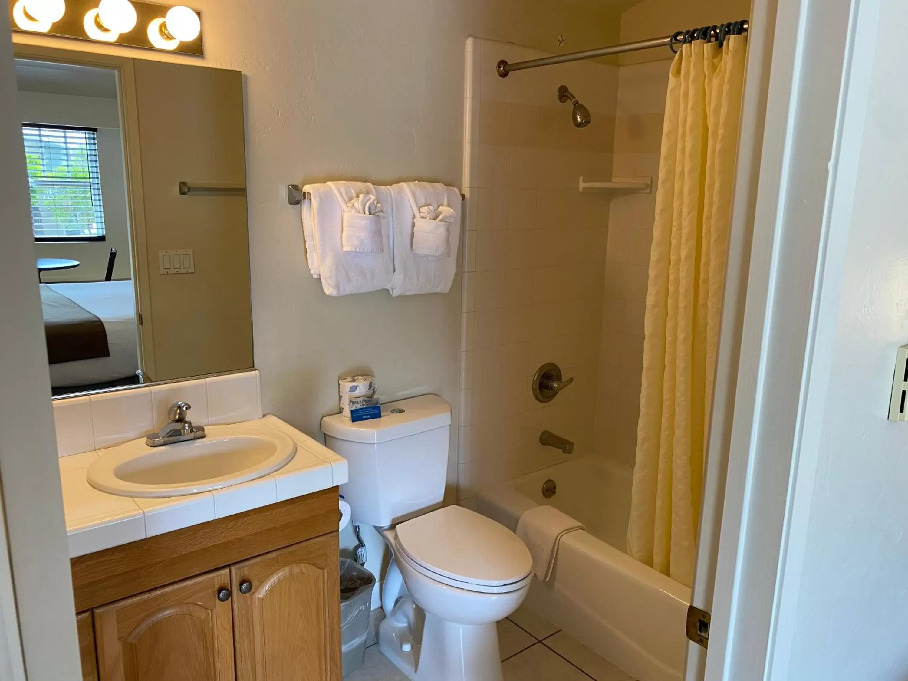 Bathroom in Bide-A-Wee Inn and Cottages