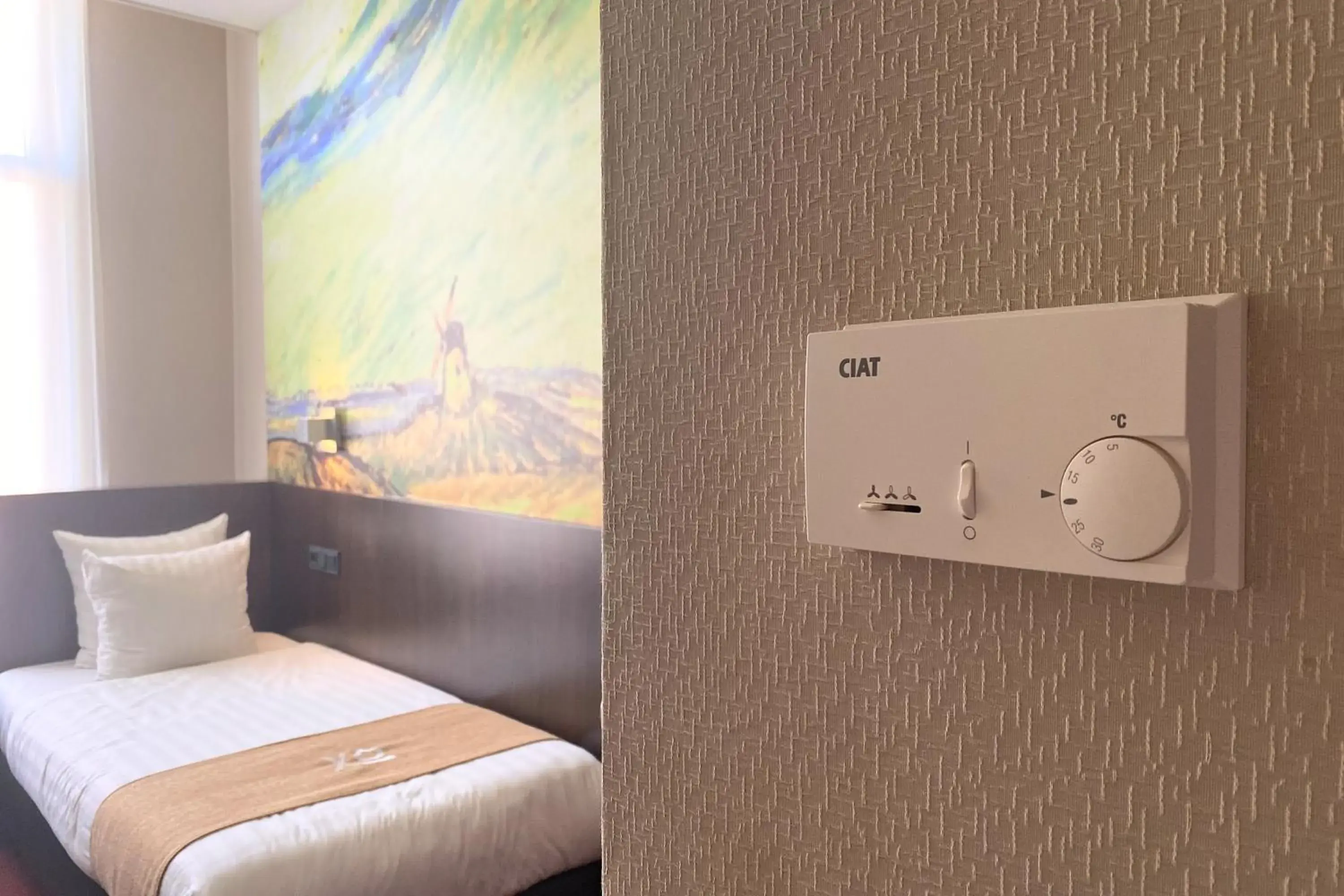 air conditioner, Bed in Hotel Van Gogh