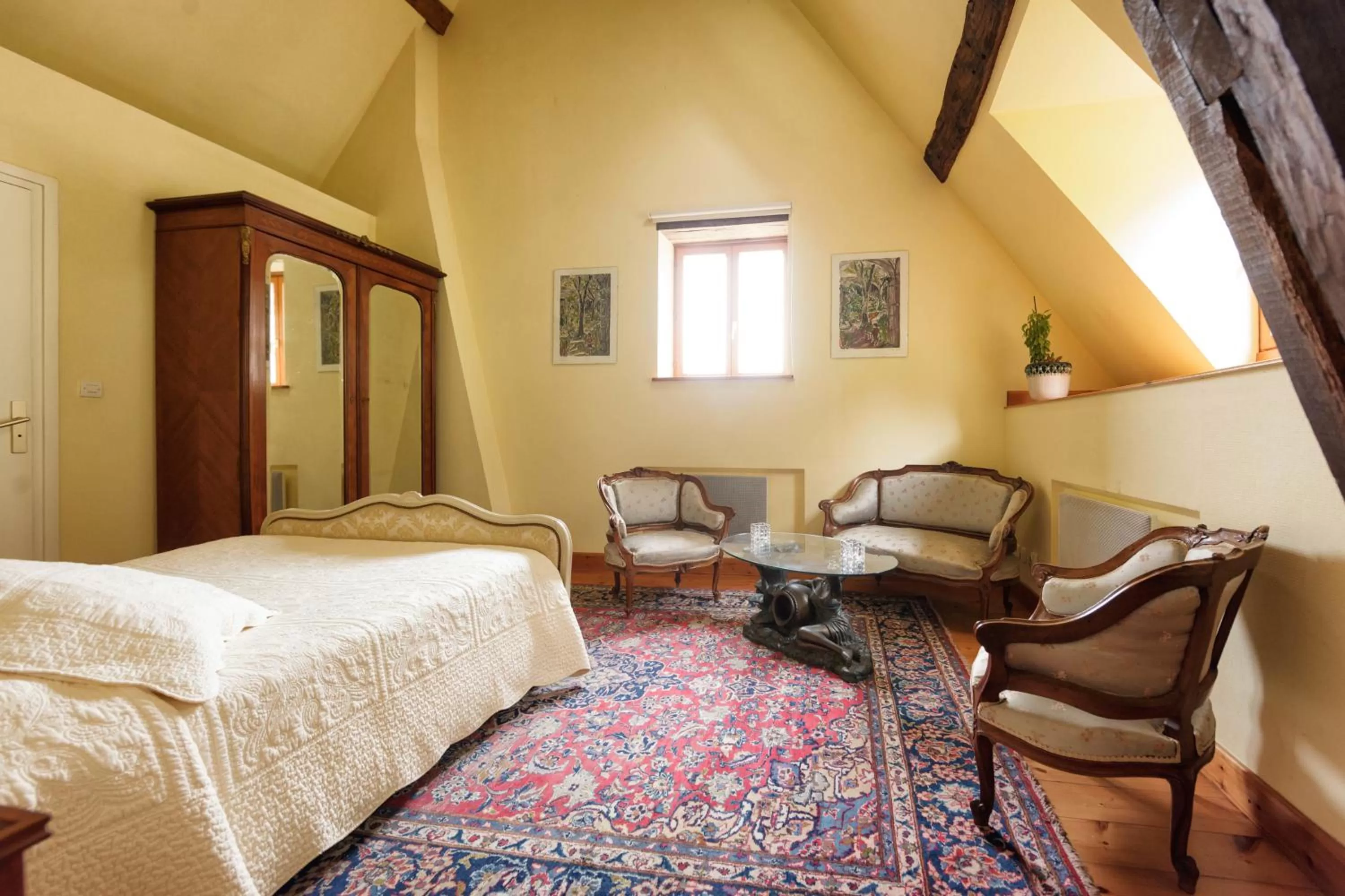 Dining area, Bed in Château du Jard