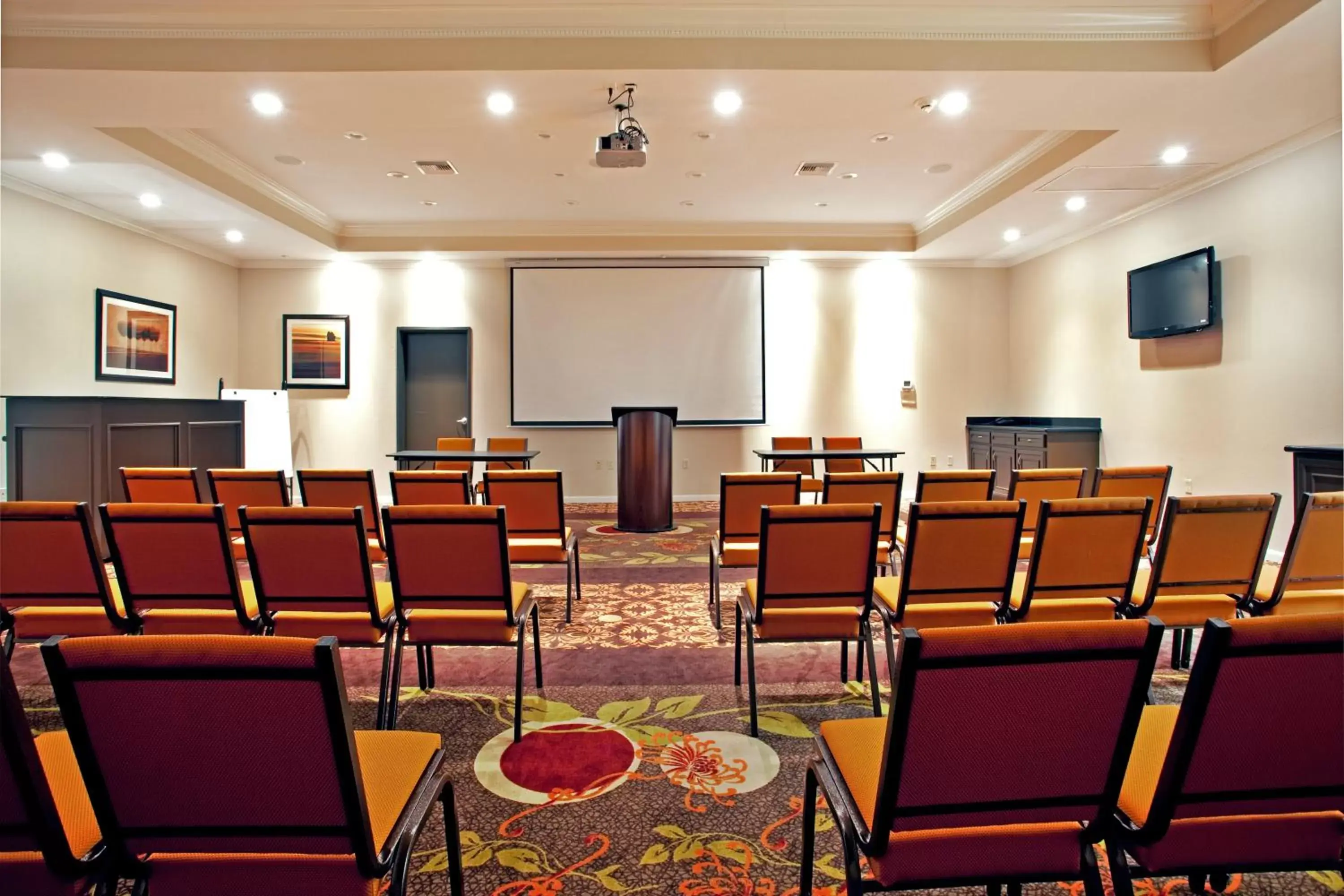 Meeting/conference room in Holiday Inn Hotel & Suites Lake Charles South, an IHG Hotel
