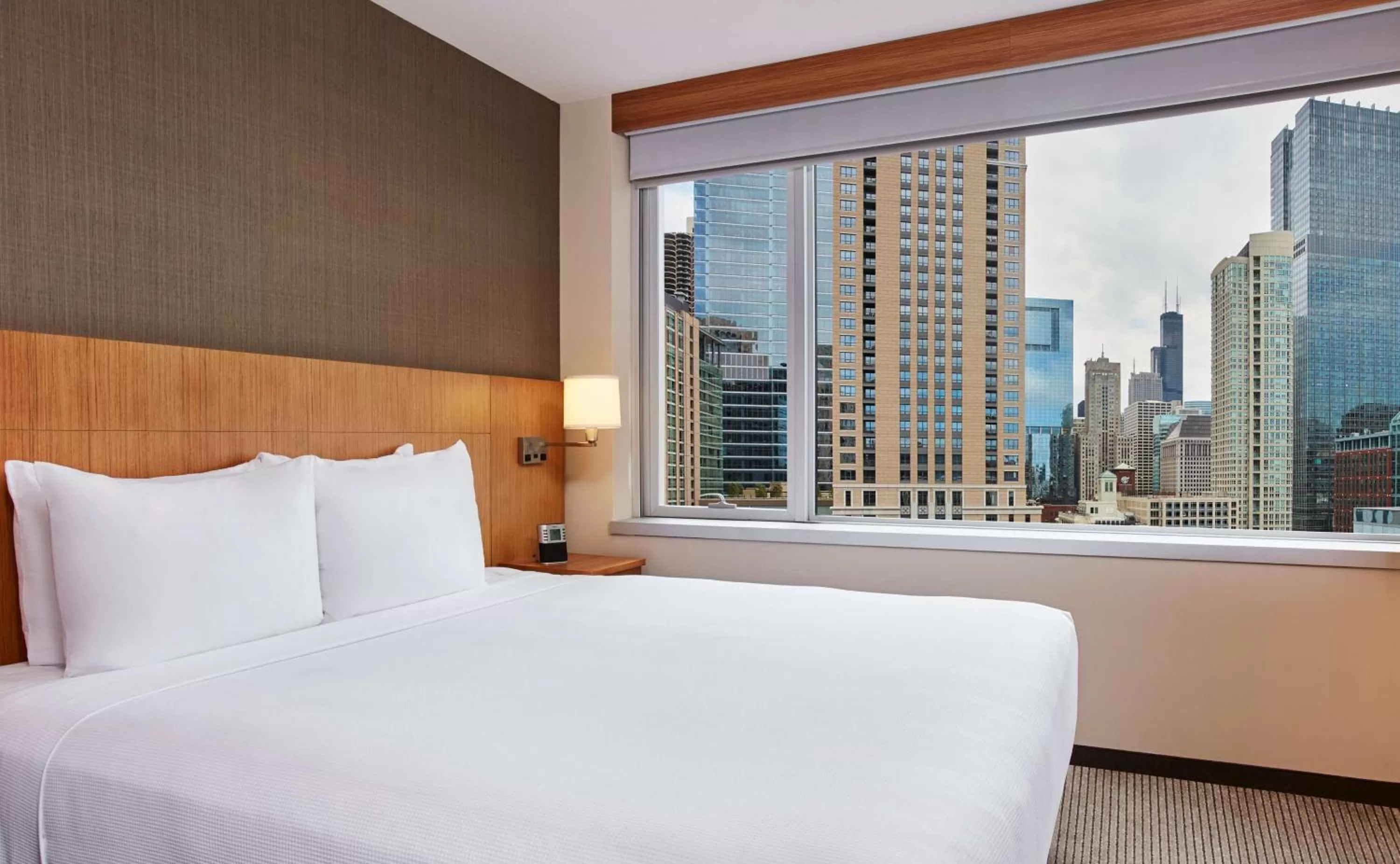 Photo of the whole room, Bed in Hyatt Place Chicago River North
