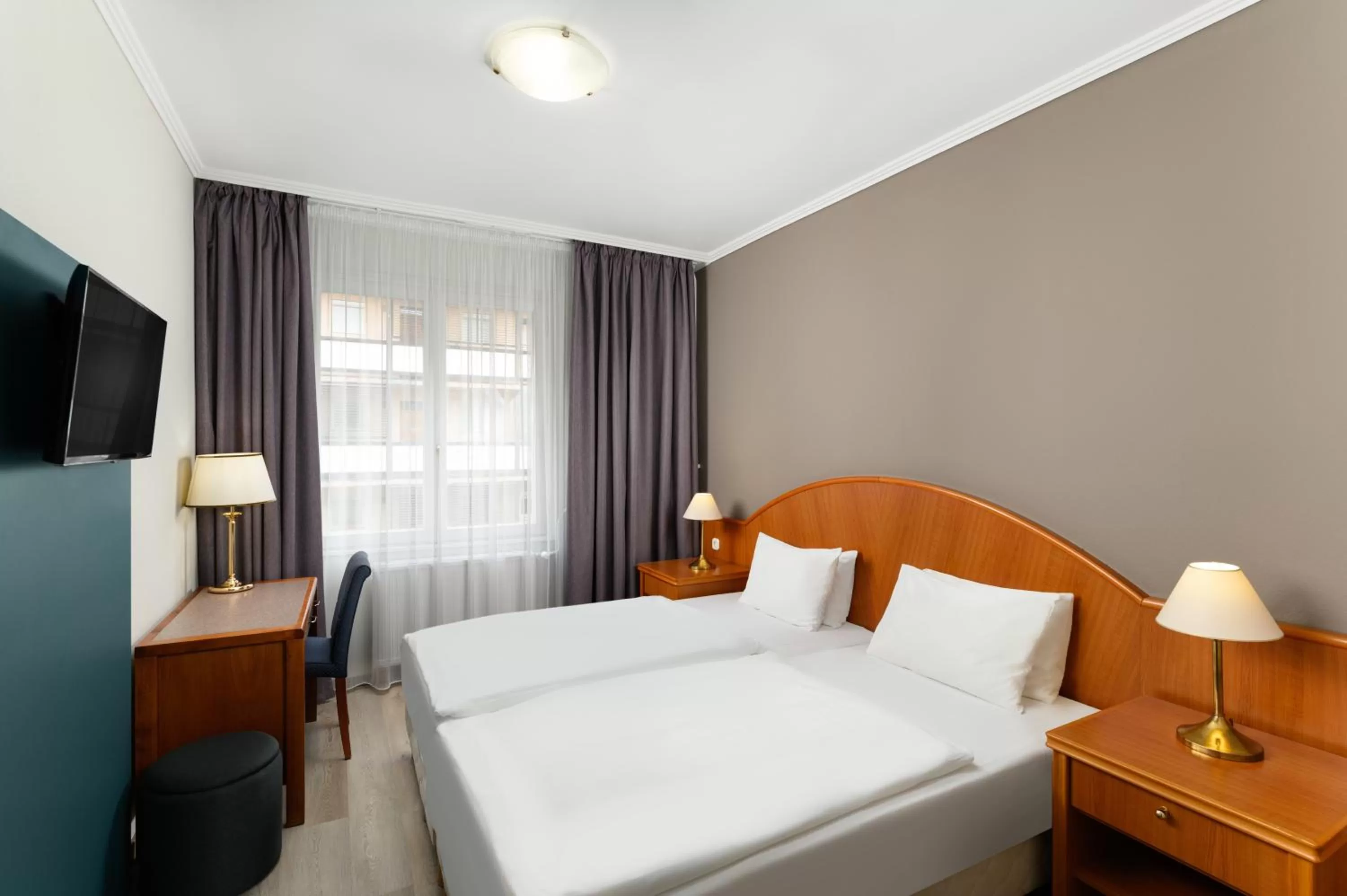 Photo of the whole room, Bed in Danubius Hotel Raba