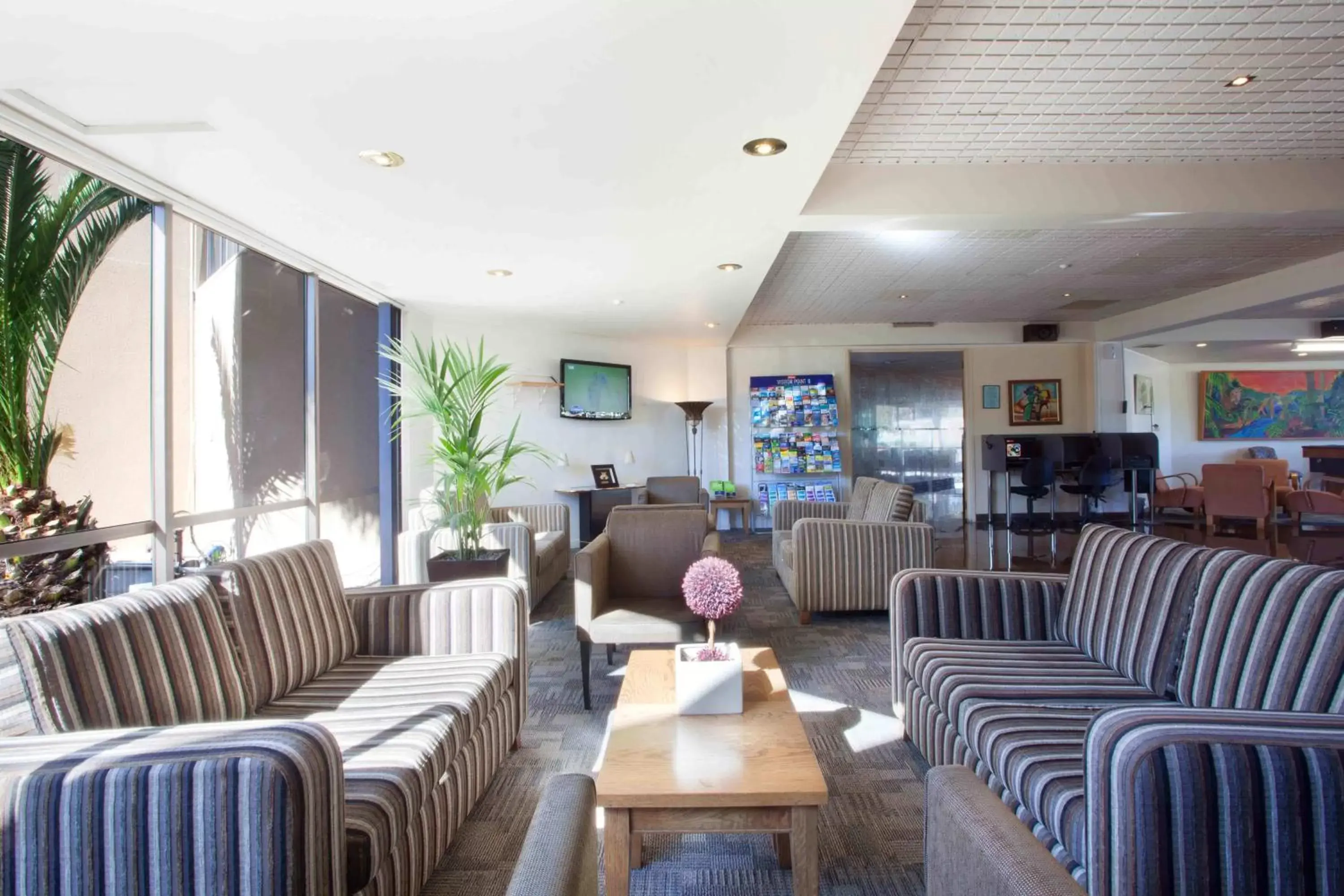 Lounge or bar in Auckland Airport Kiwi Hotel