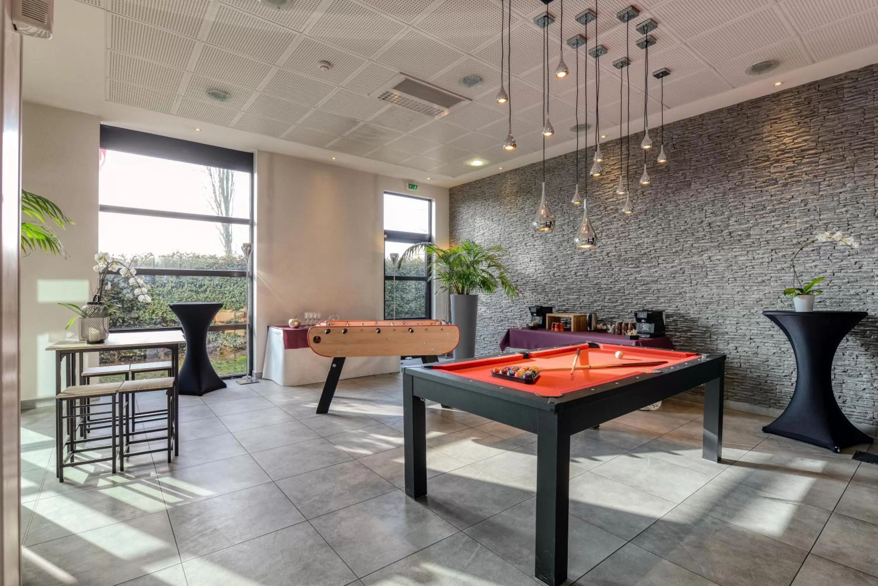 Billiard in Best Western Plus Paris Velizy