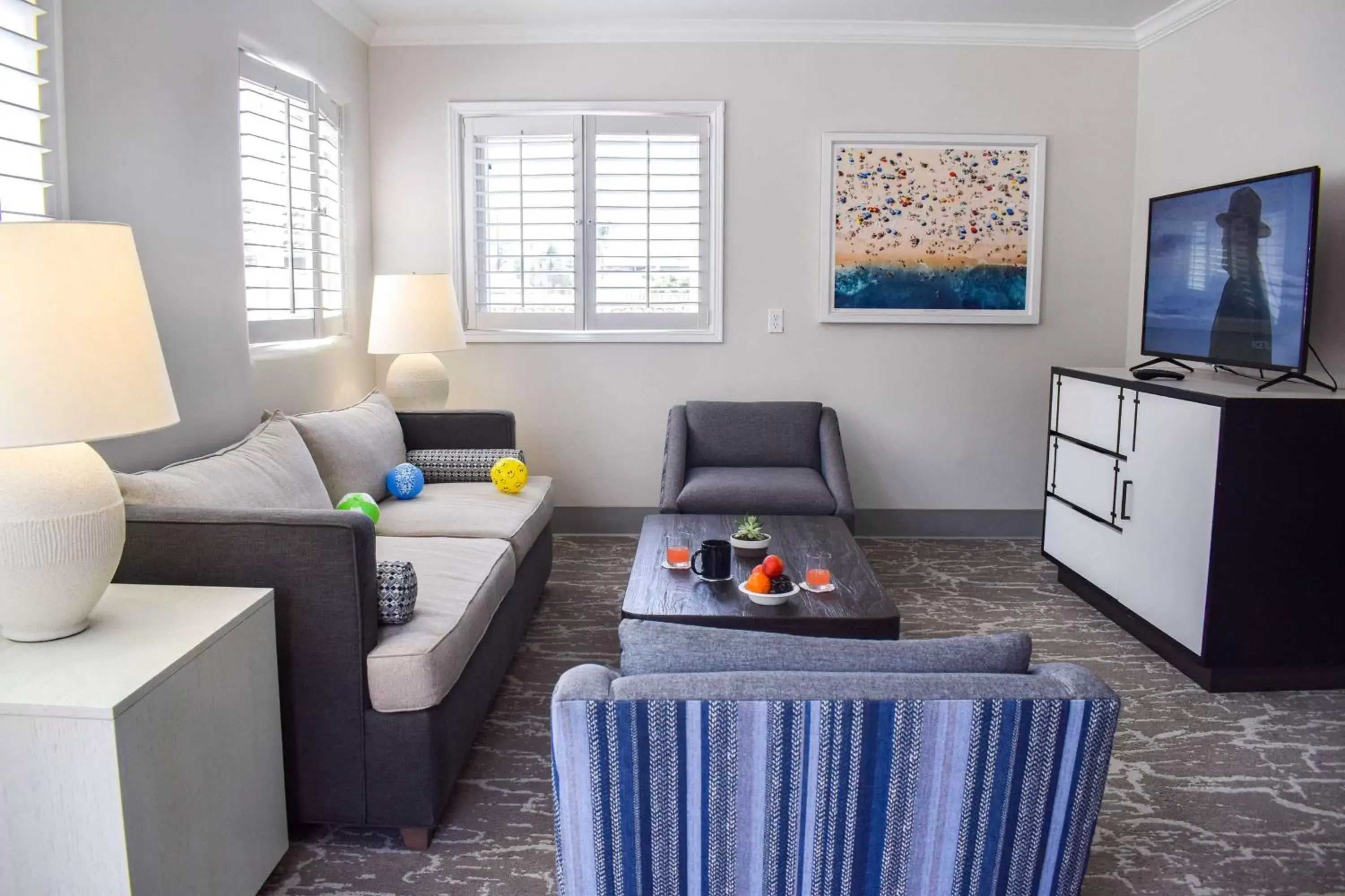 Photo of the whole room, Seating Area in Beachside Inn