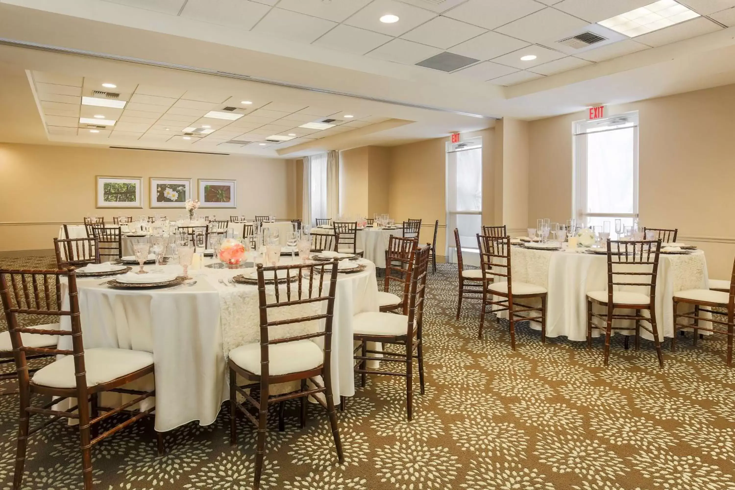 Meeting/conference room, Restaurant/Places to Eat in Hilton Garden Inn Bakersfield