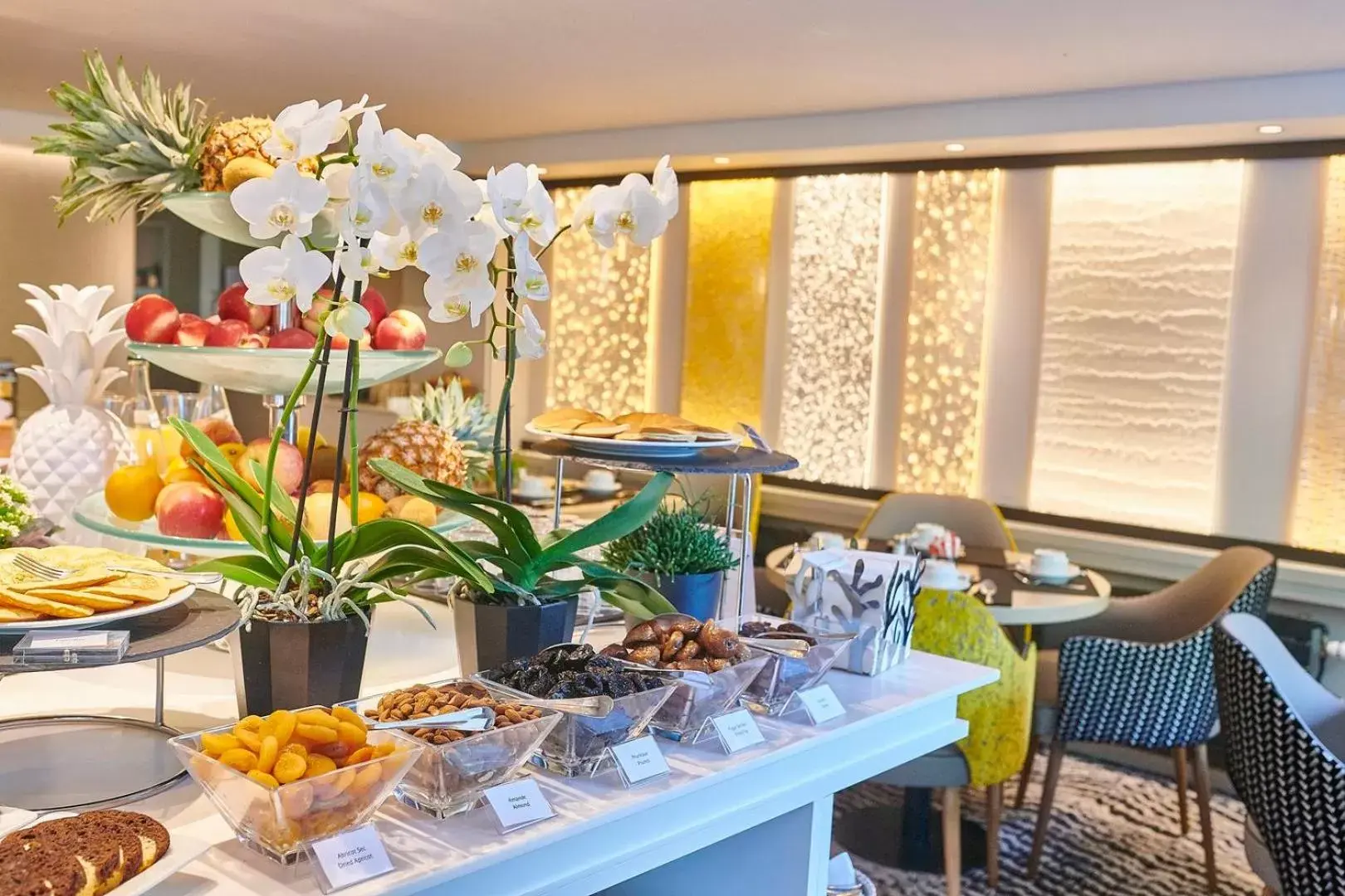 Buffet breakfast, Restaurant/Places to Eat in Best Western Plus Hotel Carlton Annecy