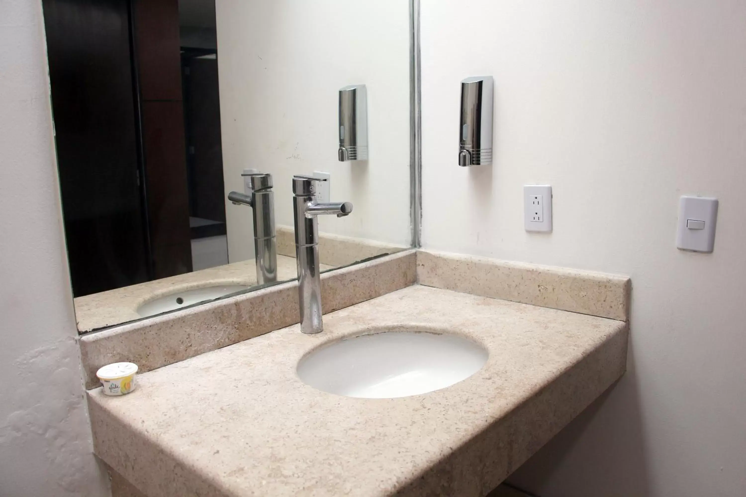 Bathroom in Hotel & Hostal Casa de Luz Cancun