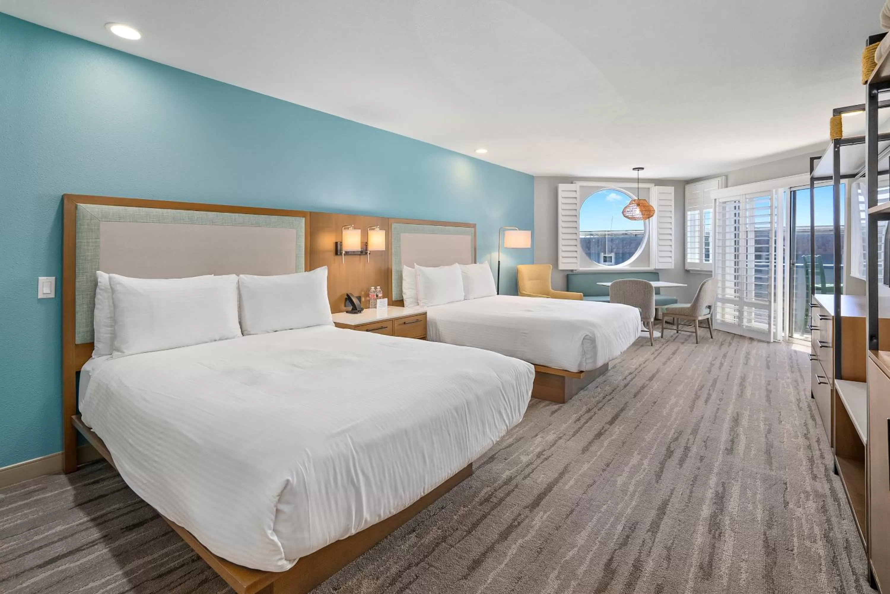 Photo of the whole room in Shoreline Inn...on the beach