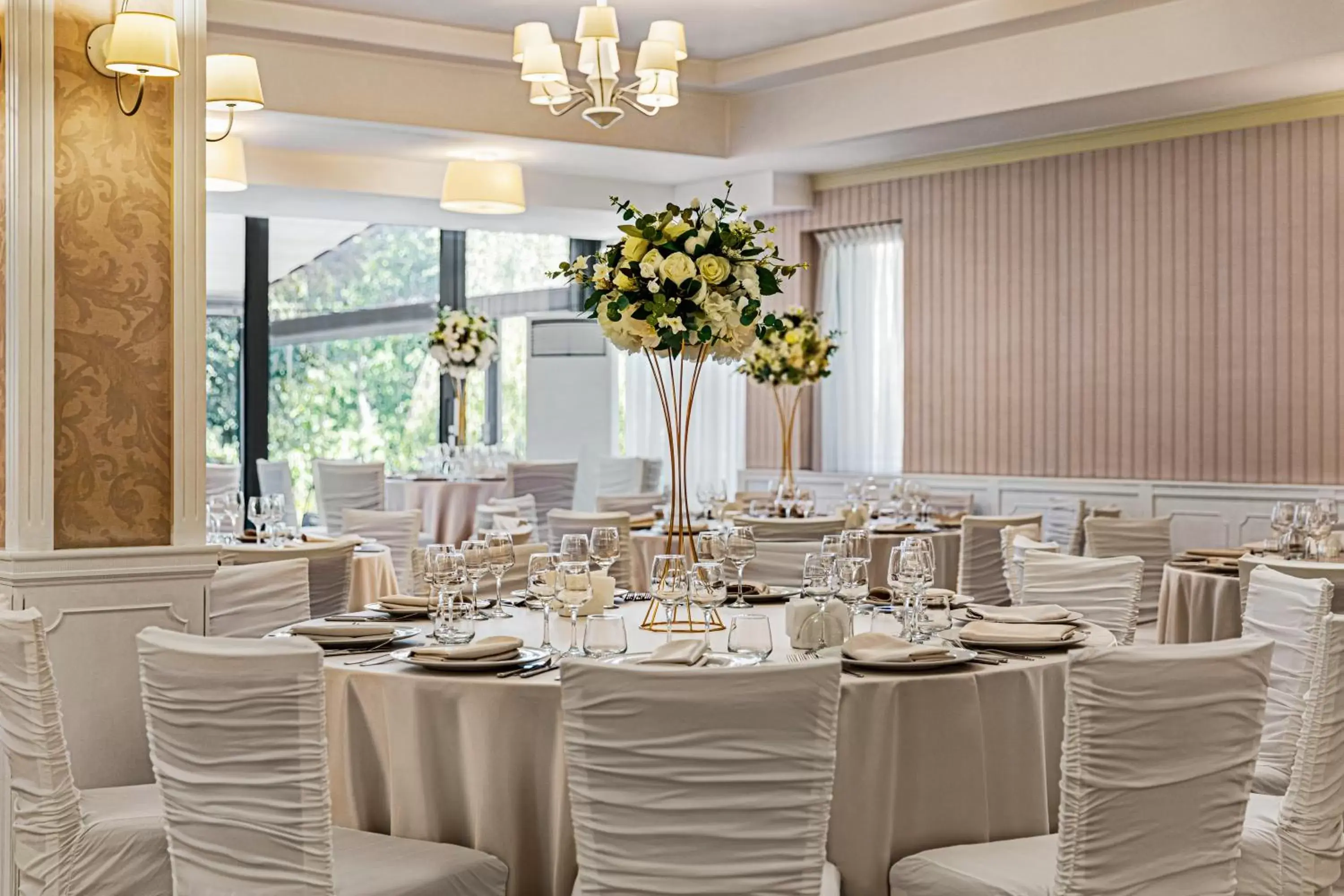 wedding, Restaurant/Places to Eat in Ramada by Wyndham Slatina Parc