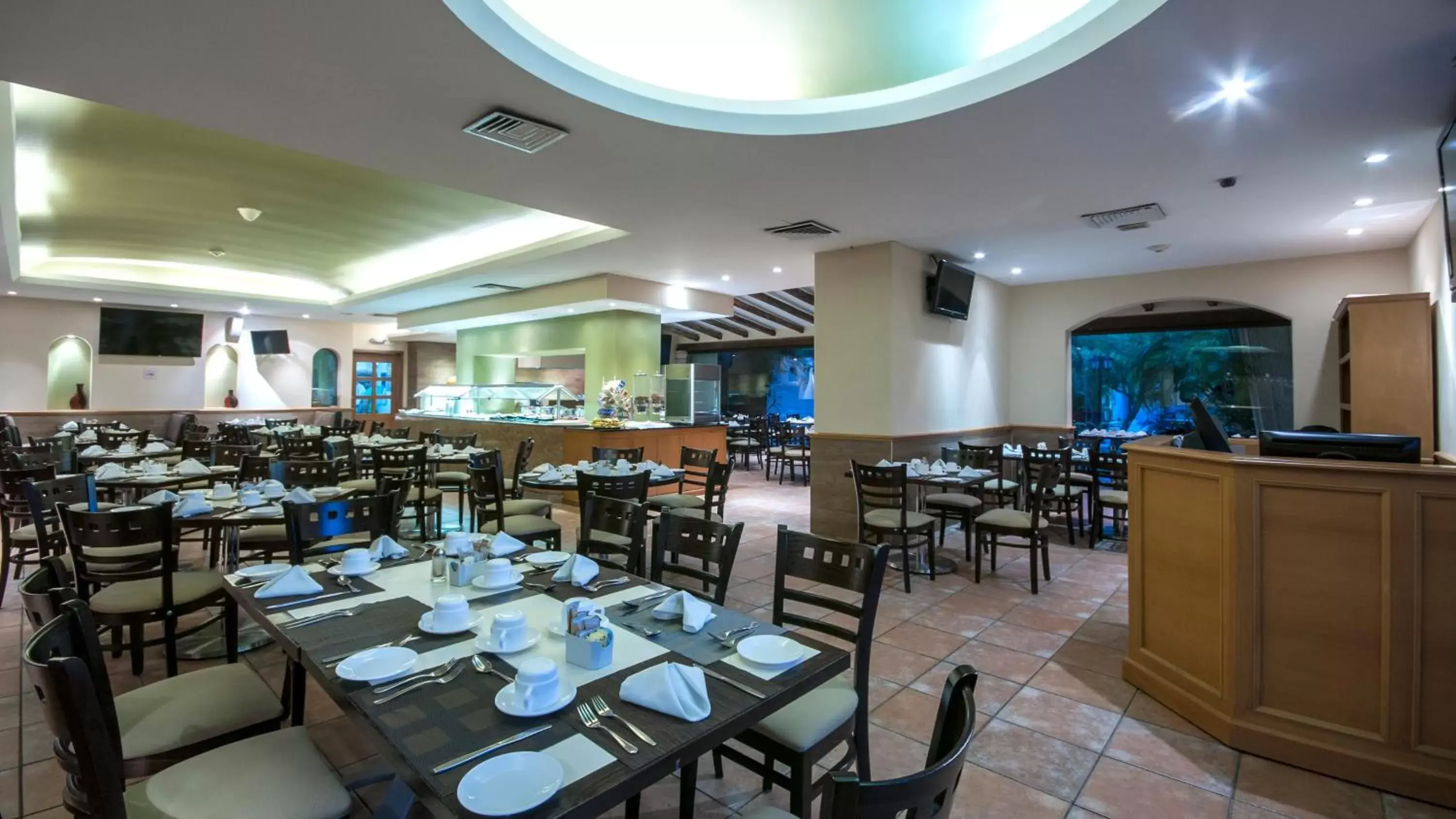 Restaurant/Places to Eat in Holiday Inn Ciudad Del Carmen, an IHG Hotel