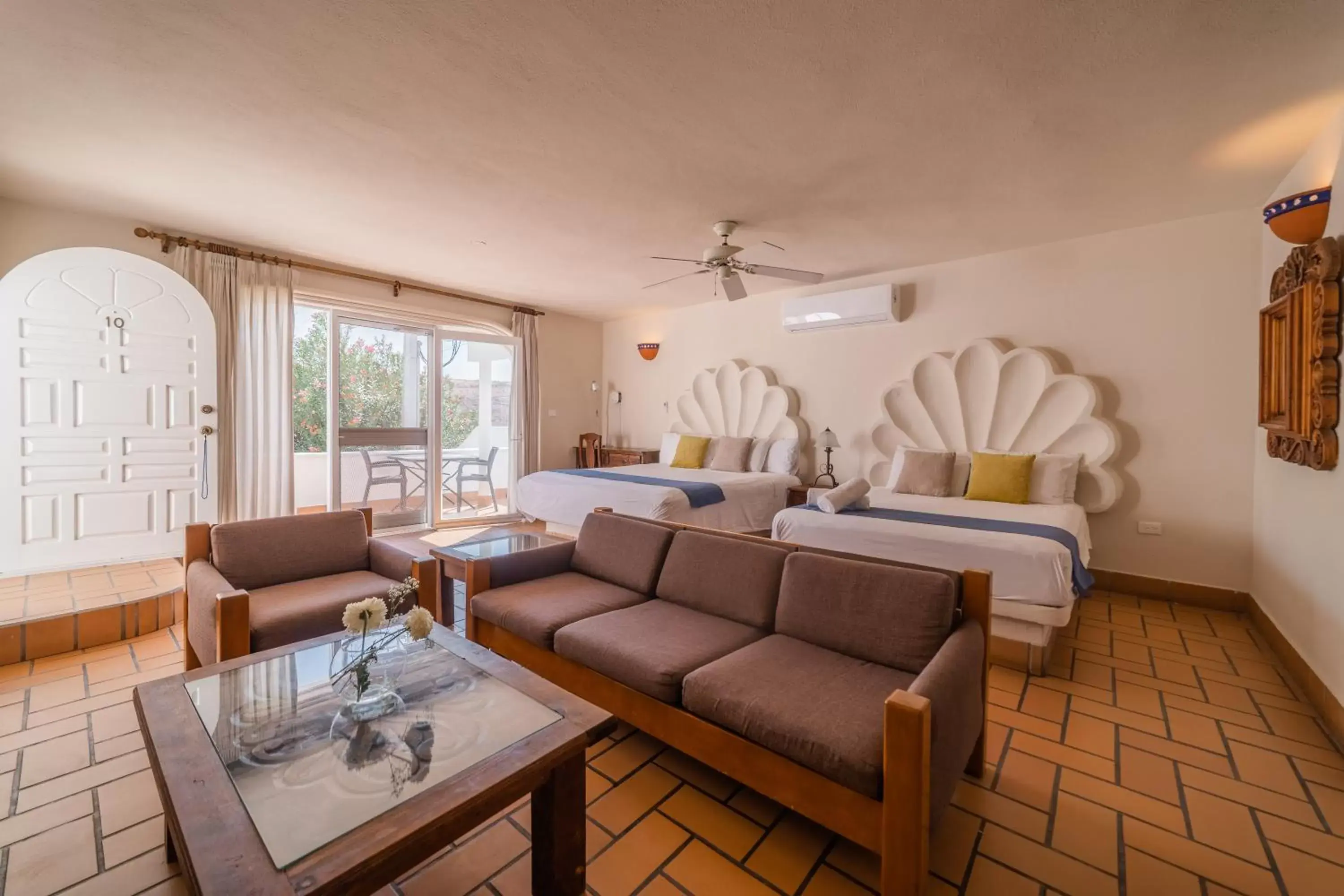 Seating Area in Hotel & Suites El Moro