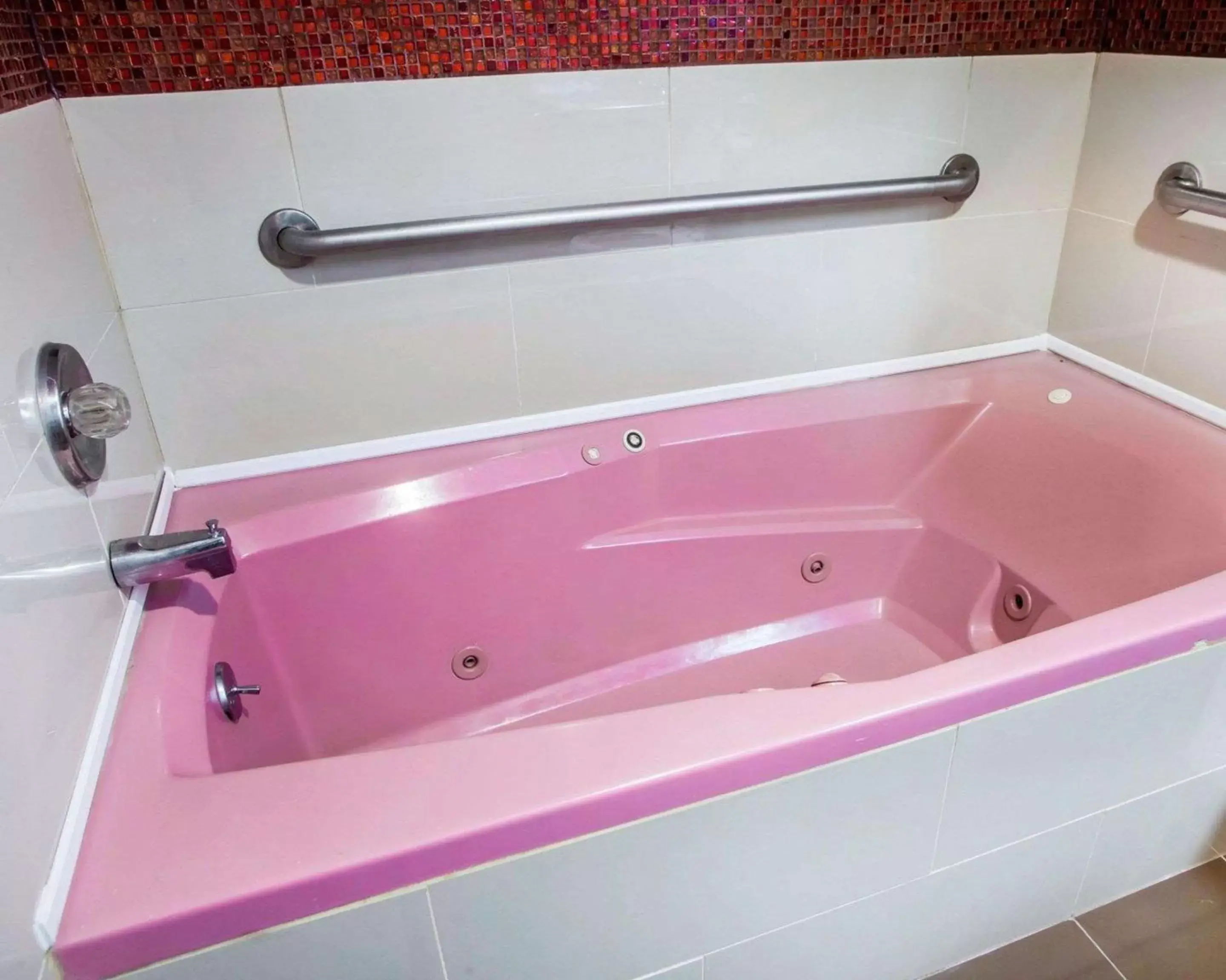 Photo of the whole room in Days Inn by Wyndham Jersey City Photo of the whole room in Days Inn by Wyndham Jersey City