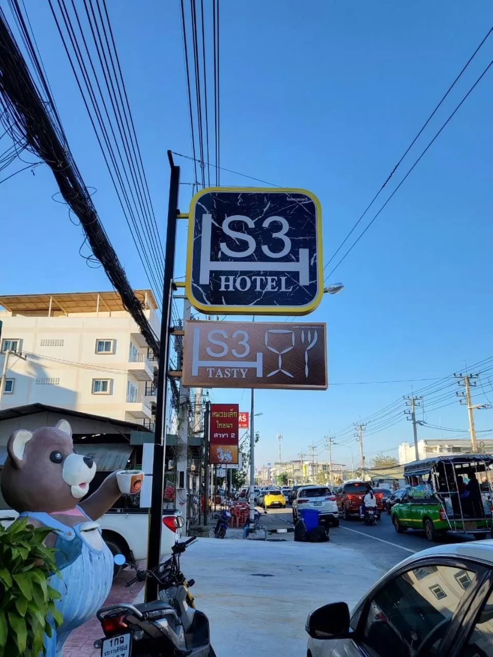 Facade/entrance in S3 Huahin Hotel